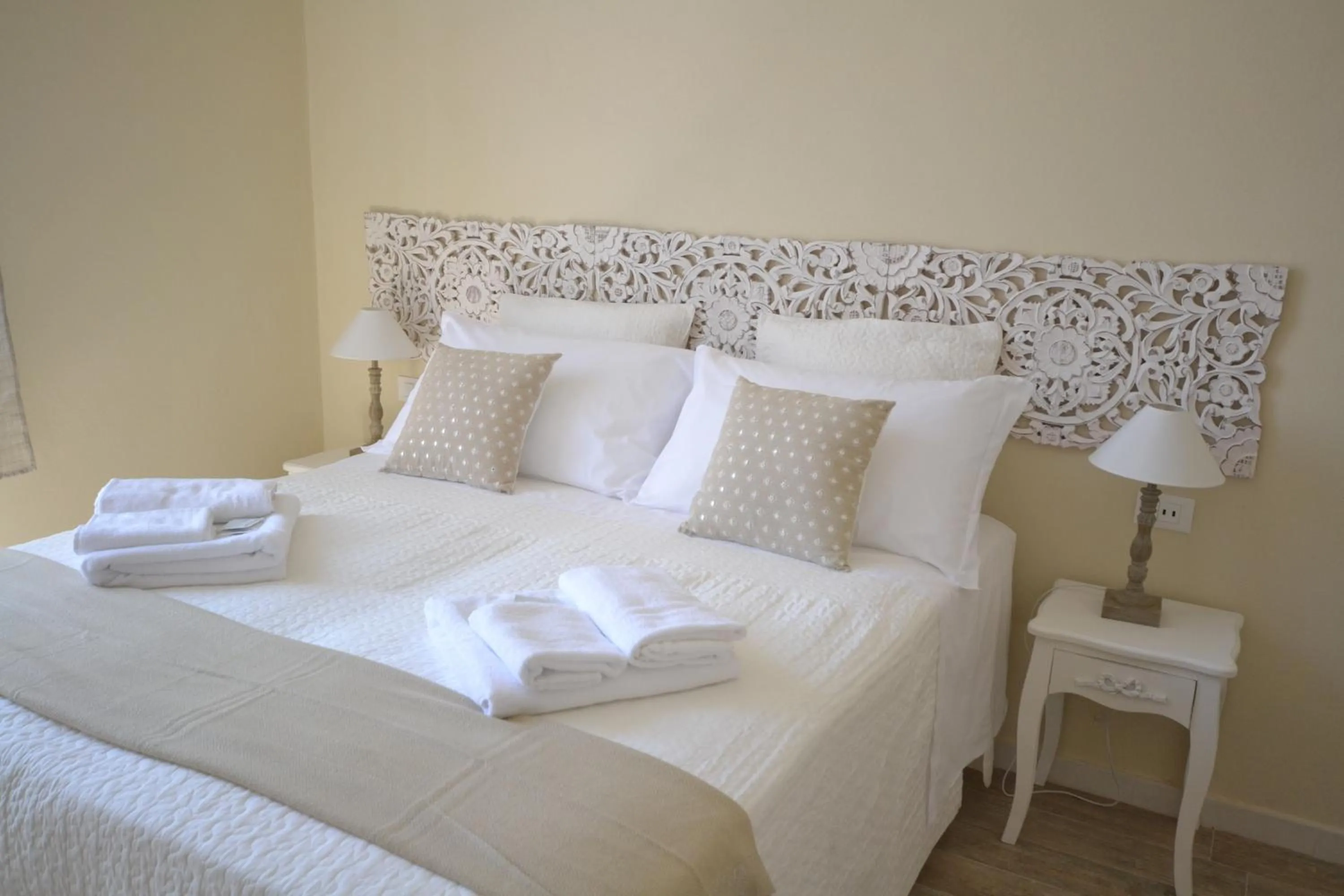 Decorative detail, Bed in Affittacamere Casa Dane'