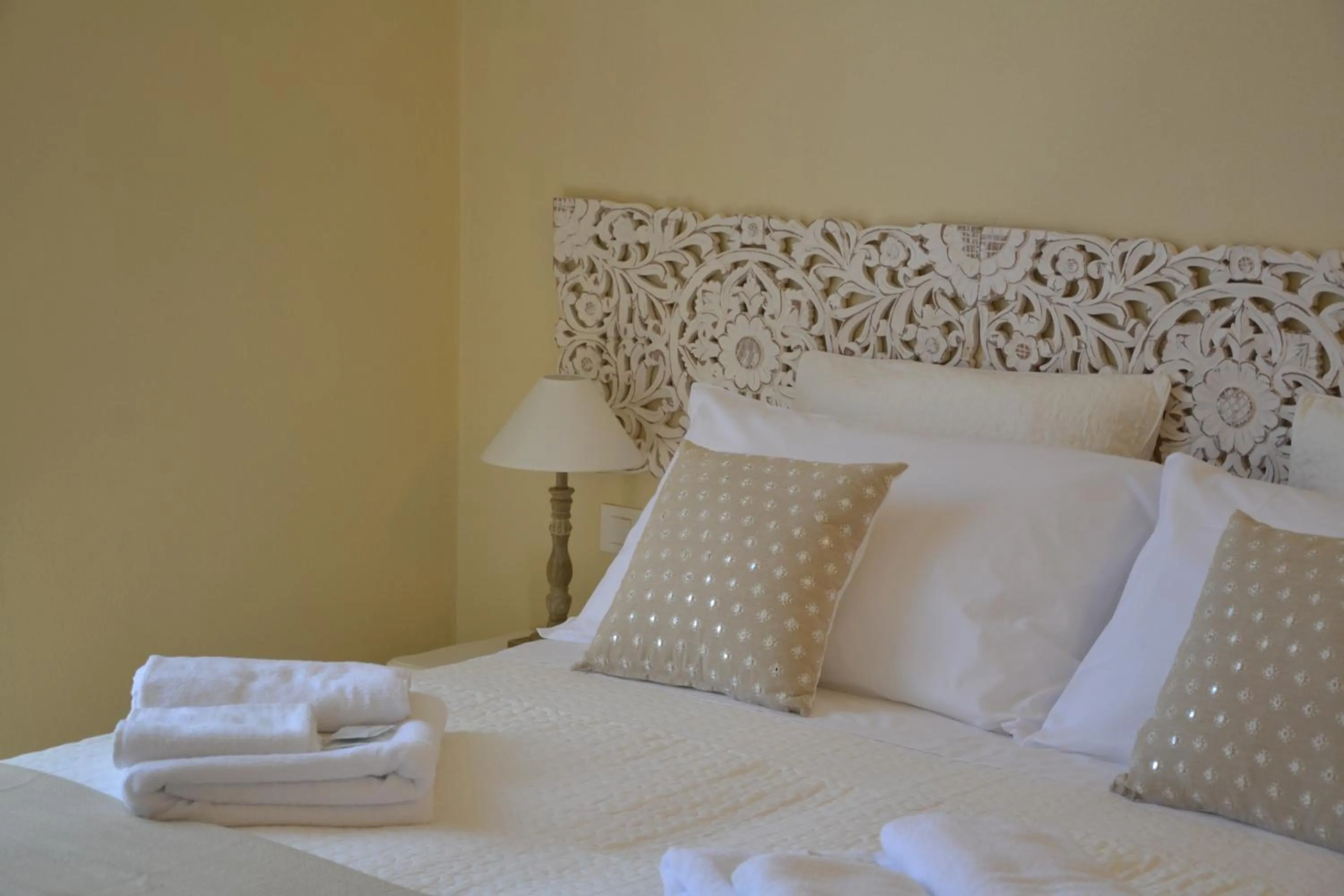 Decorative detail, Bed in Affittacamere Casa Dane'