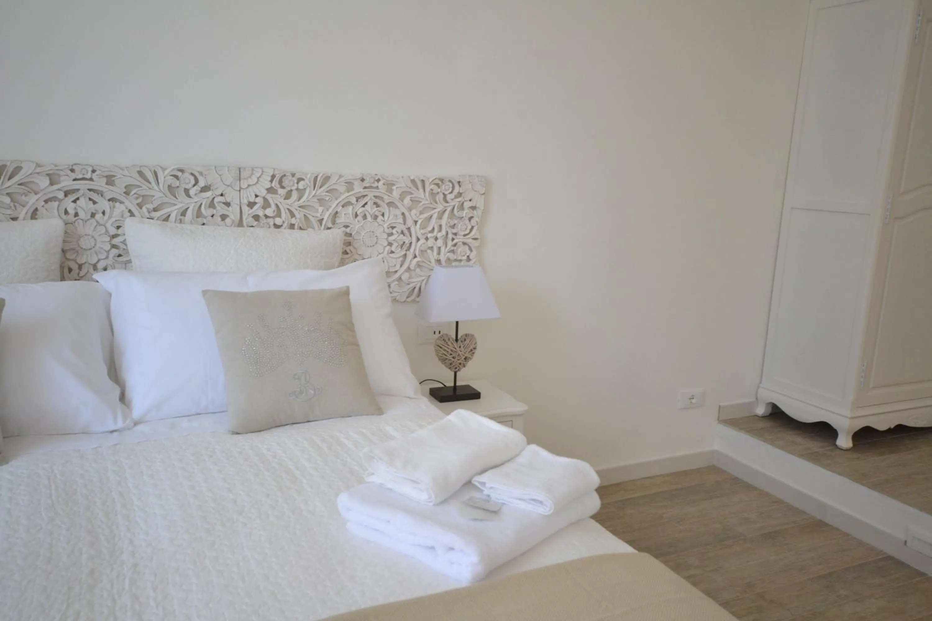 Decorative detail, Bed in Affittacamere Casa Dane'