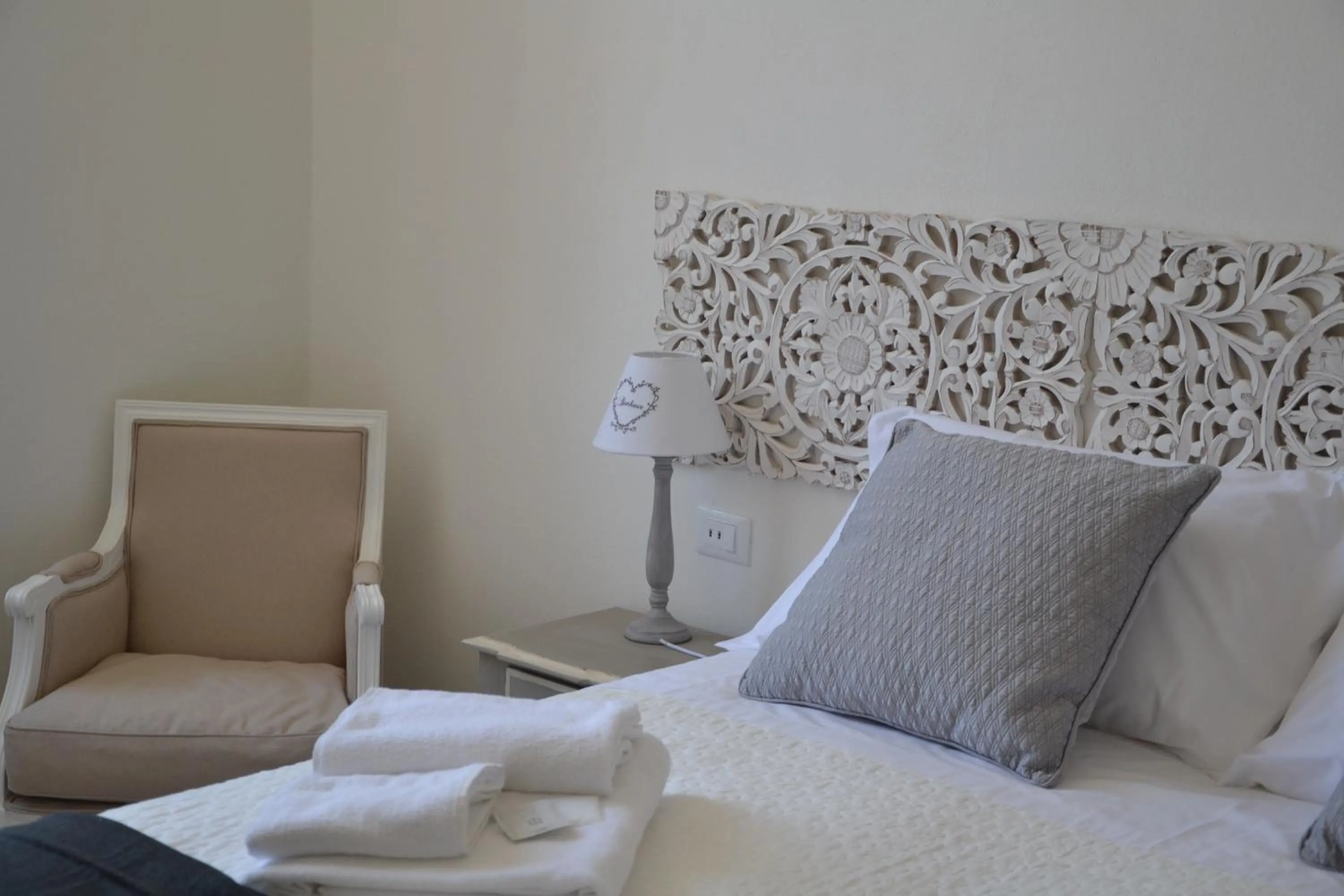 Decorative detail, Bed in Affittacamere Casa Dane'