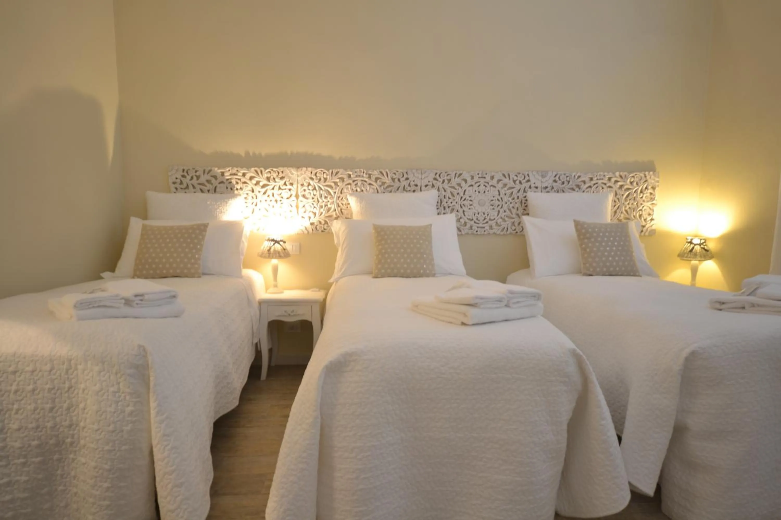 Decorative detail, Bed in Affittacamere Casa Dane'