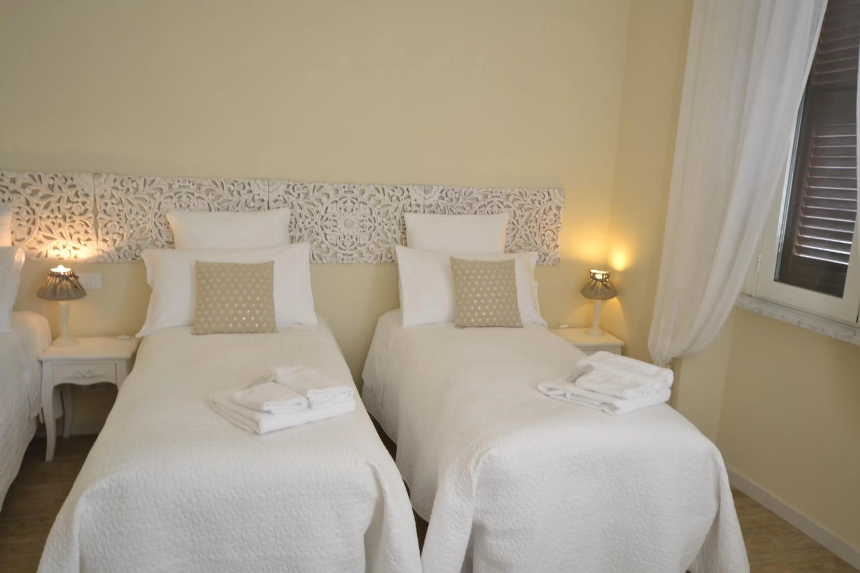 Decorative detail, Bed in Affittacamere Casa Dane'