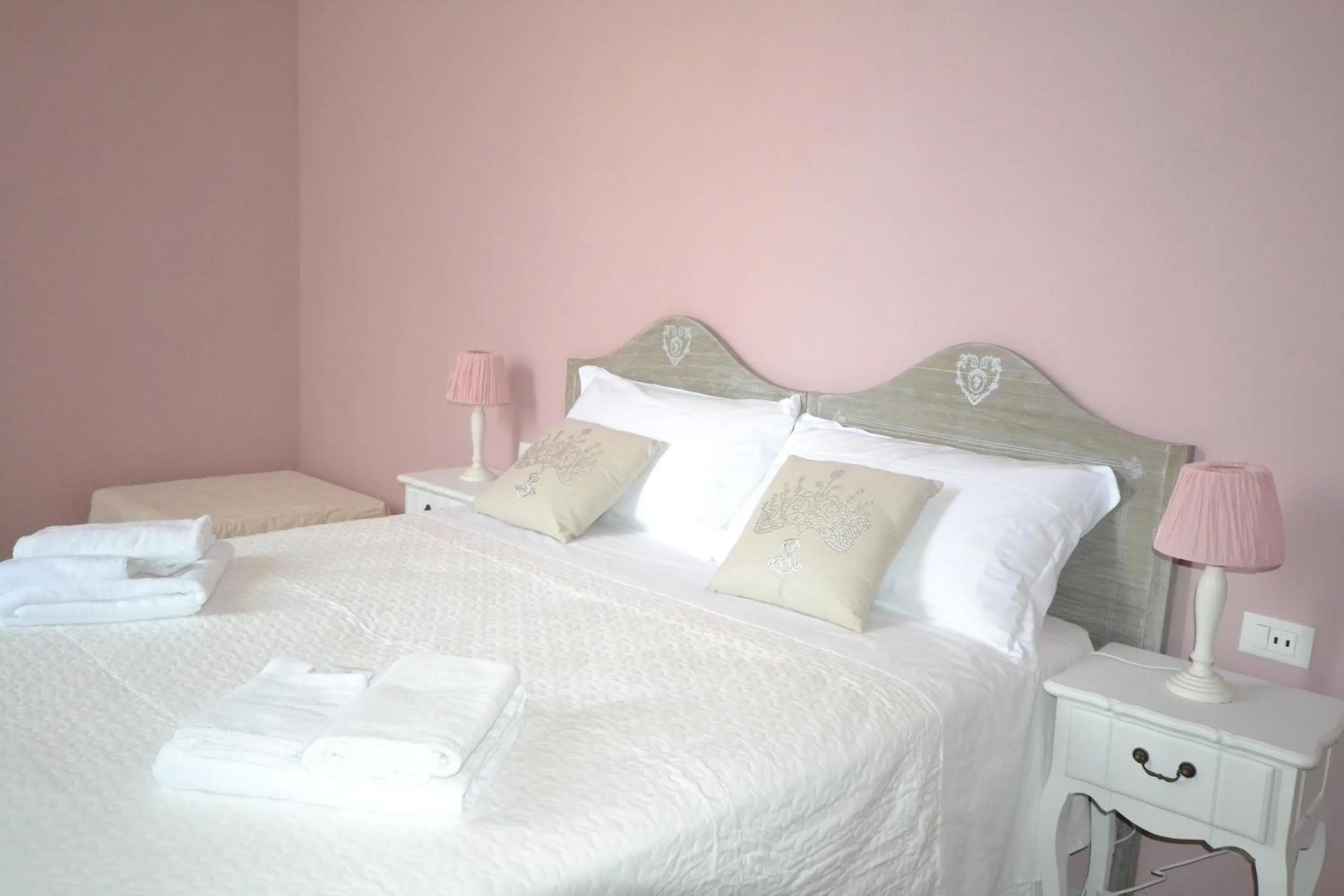 Decorative detail, Bed in Affittacamere Casa Dane'