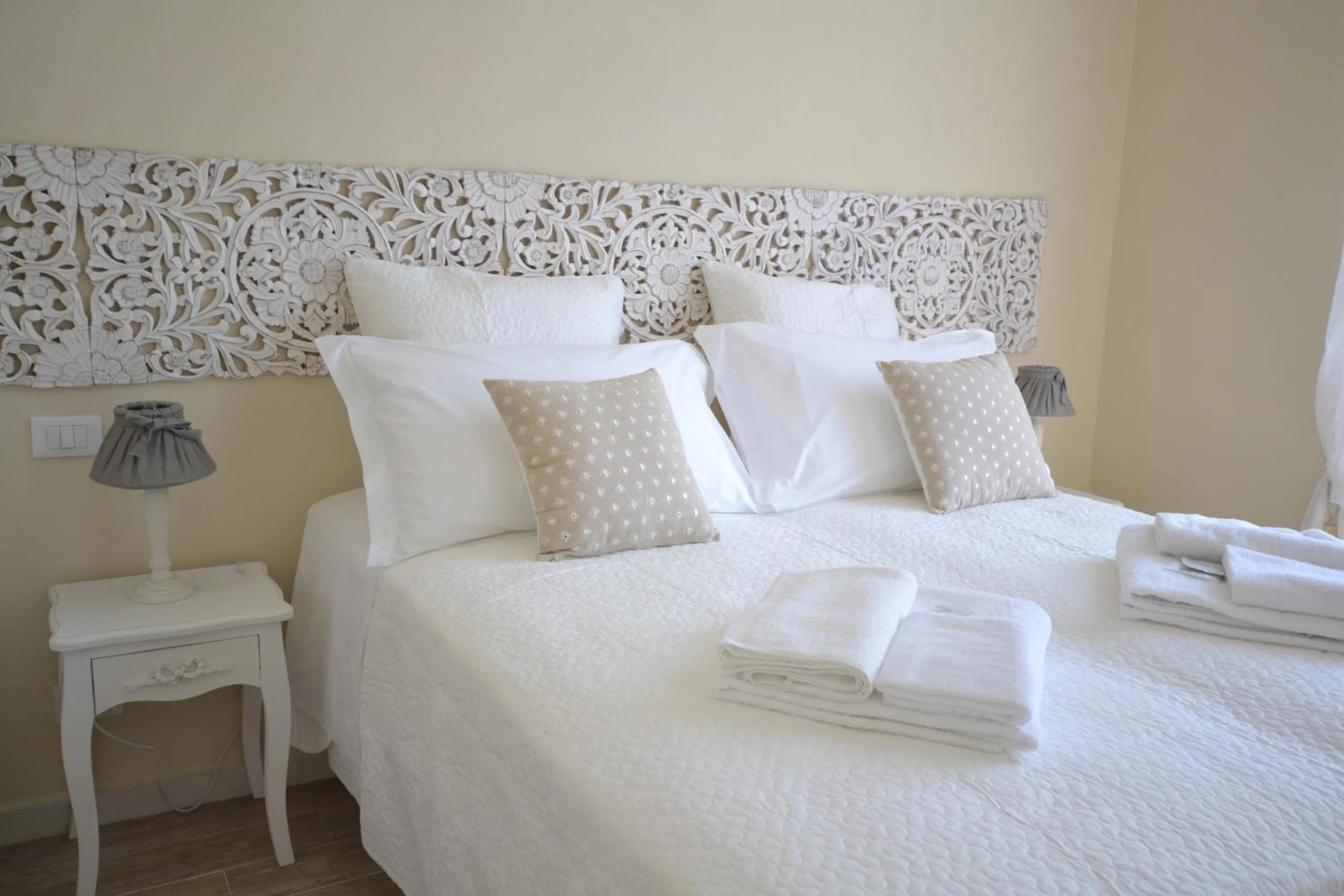 Decorative detail, Bed in Affittacamere Casa Dane'