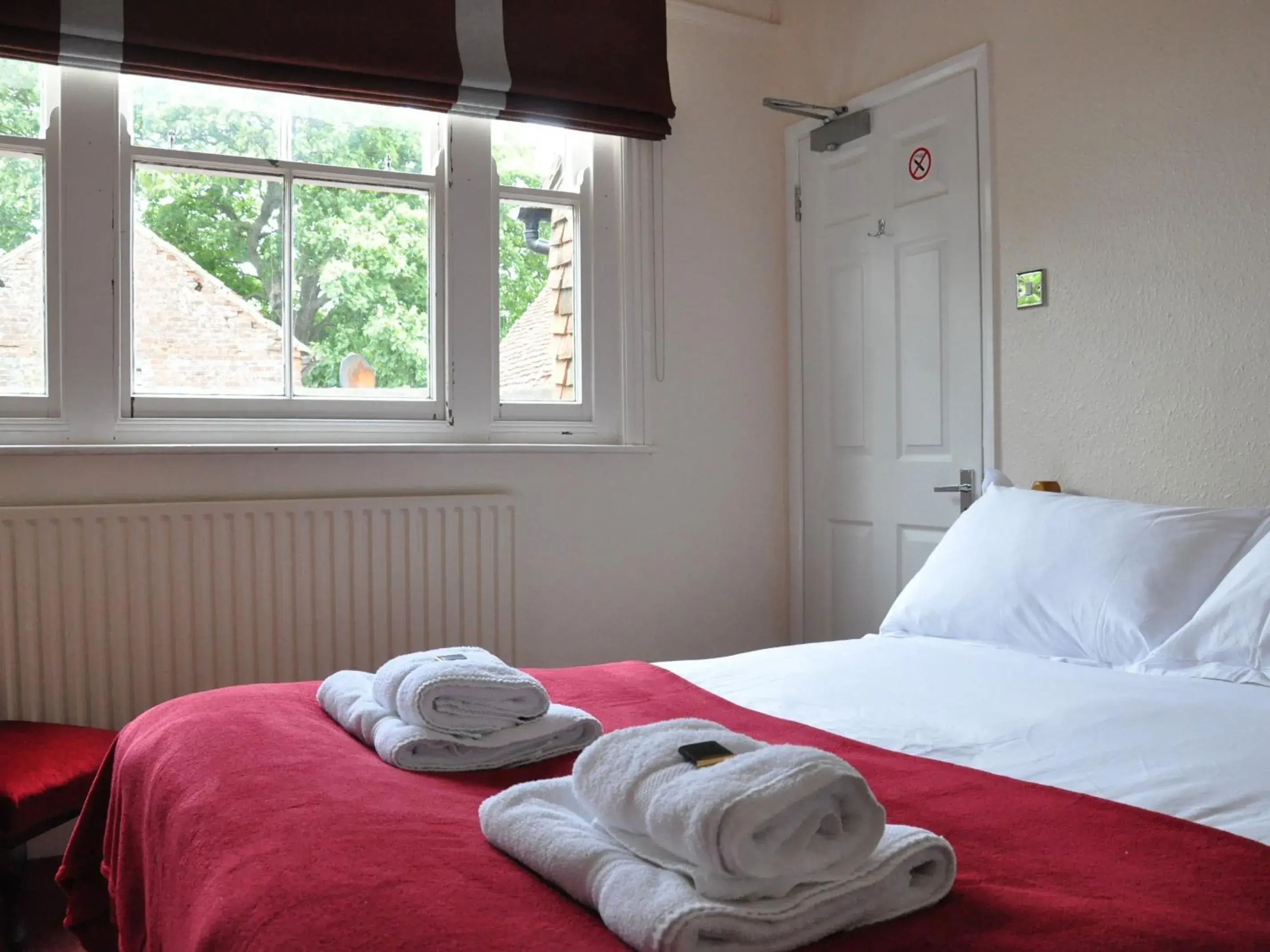 Bedroom, Bed in Rose and Crown B&B Bedroom, Bed in Rose and Crown B&B