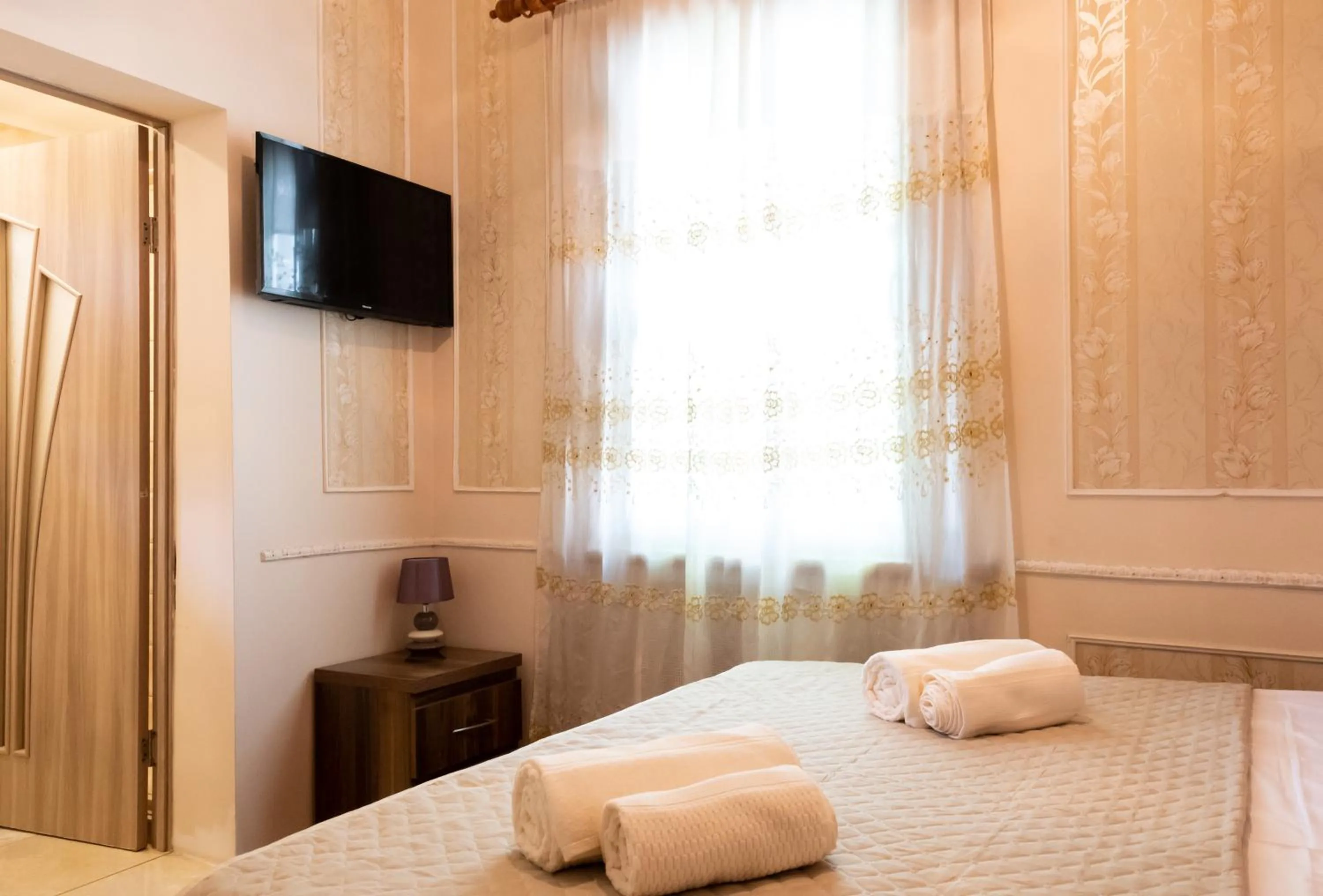 Single Room with Private Bathroom in The Grand Piano Hotel
