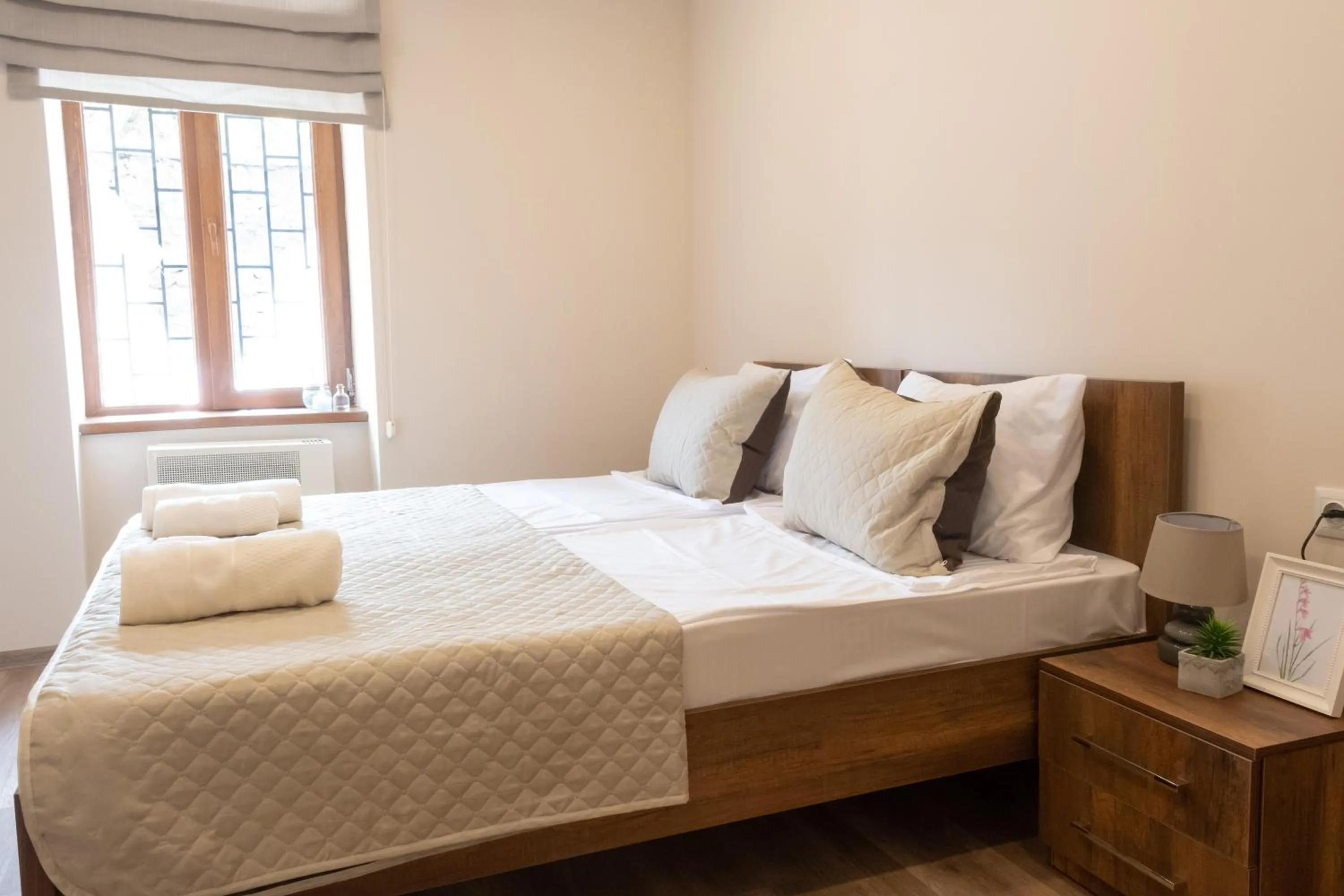 Budget Twin Room in The Grand Piano Hotel