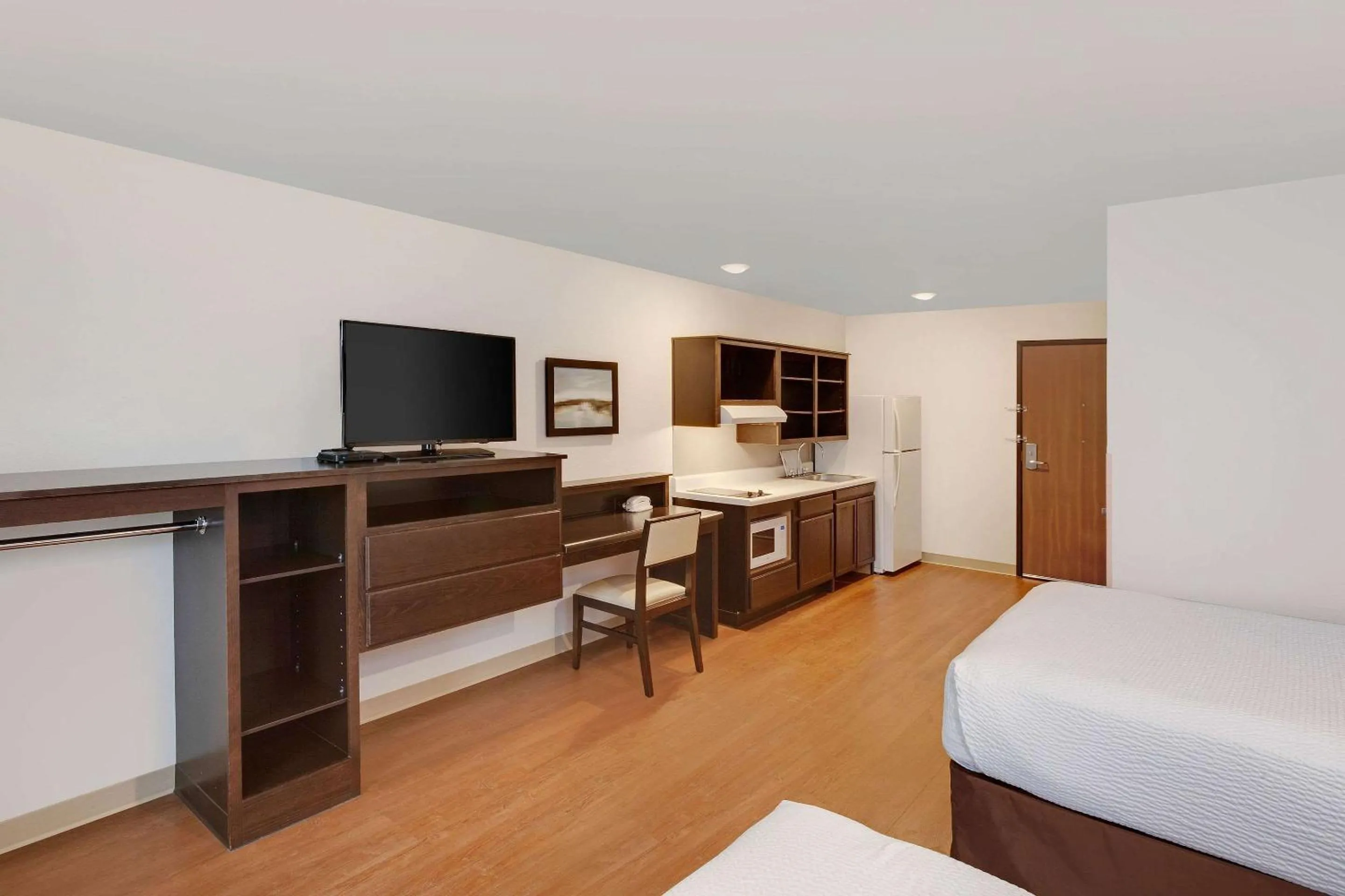 Photo of the whole room, Bed in WoodSpring Suites Las Colinas - Northwest Dallas