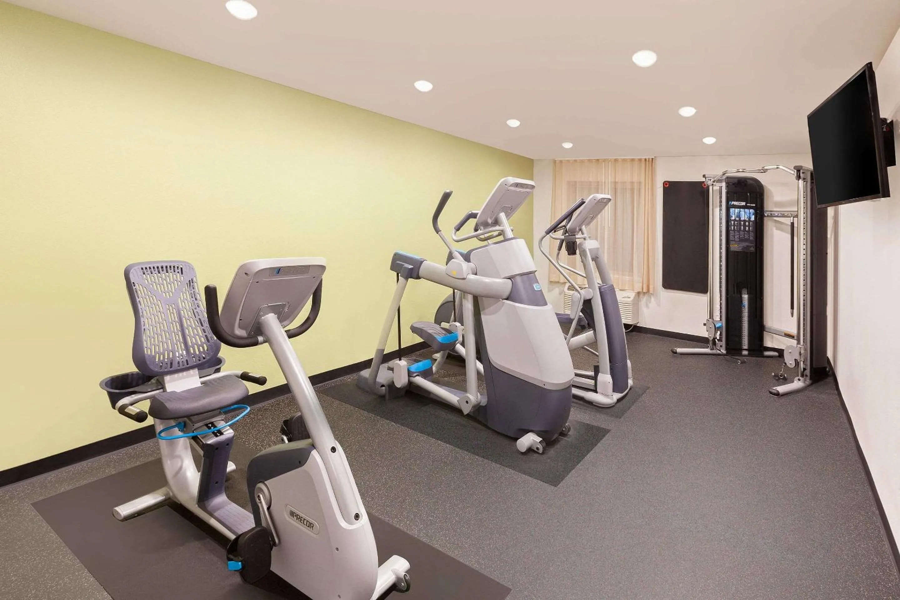 Fitness centre/facilities in WoodSpring Suites Las Colinas - Northwest Dallas