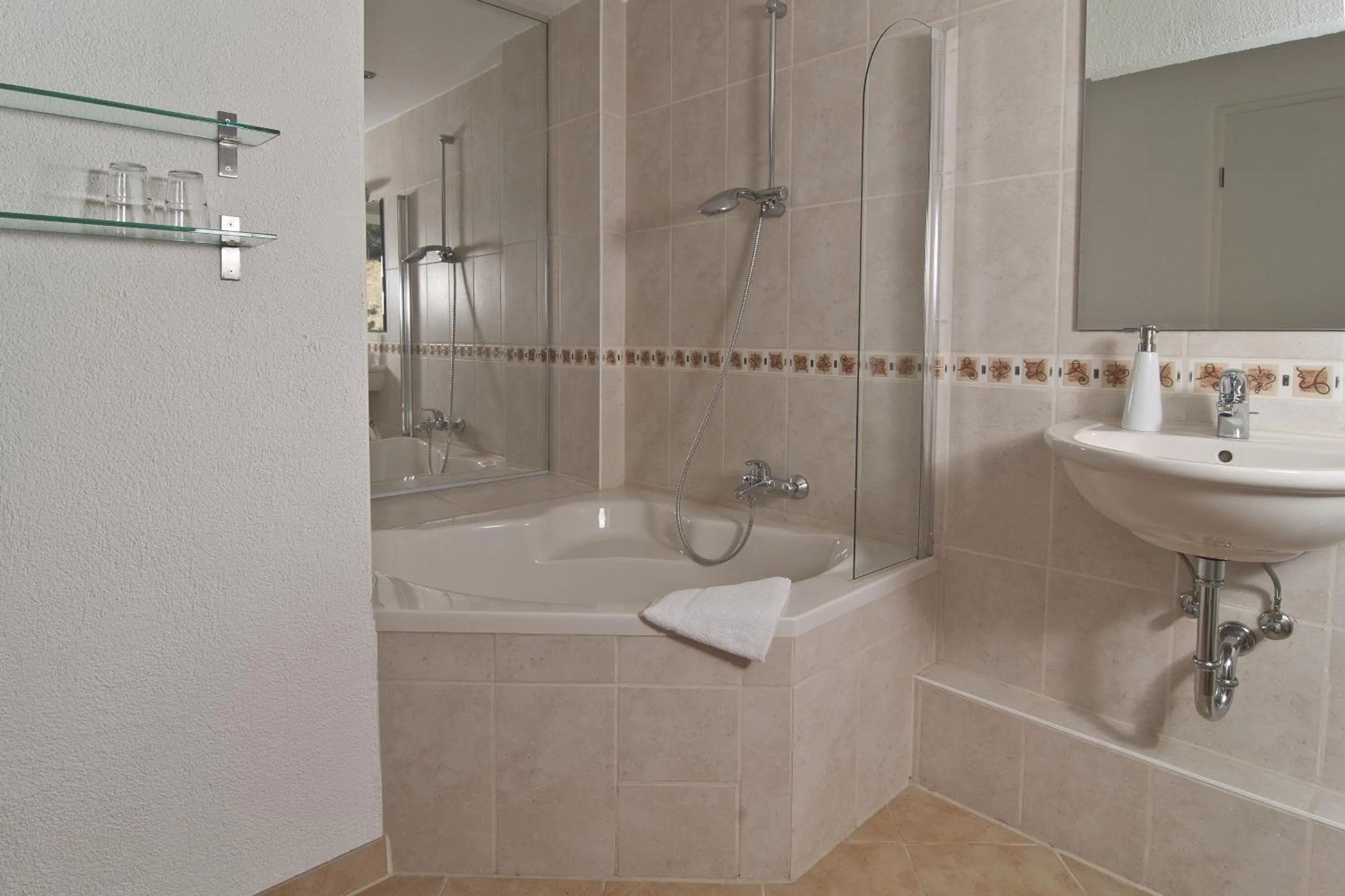 Bathroom in Action Forest Hotel - Kletterwald - Lasertag - nähe Badeparadies