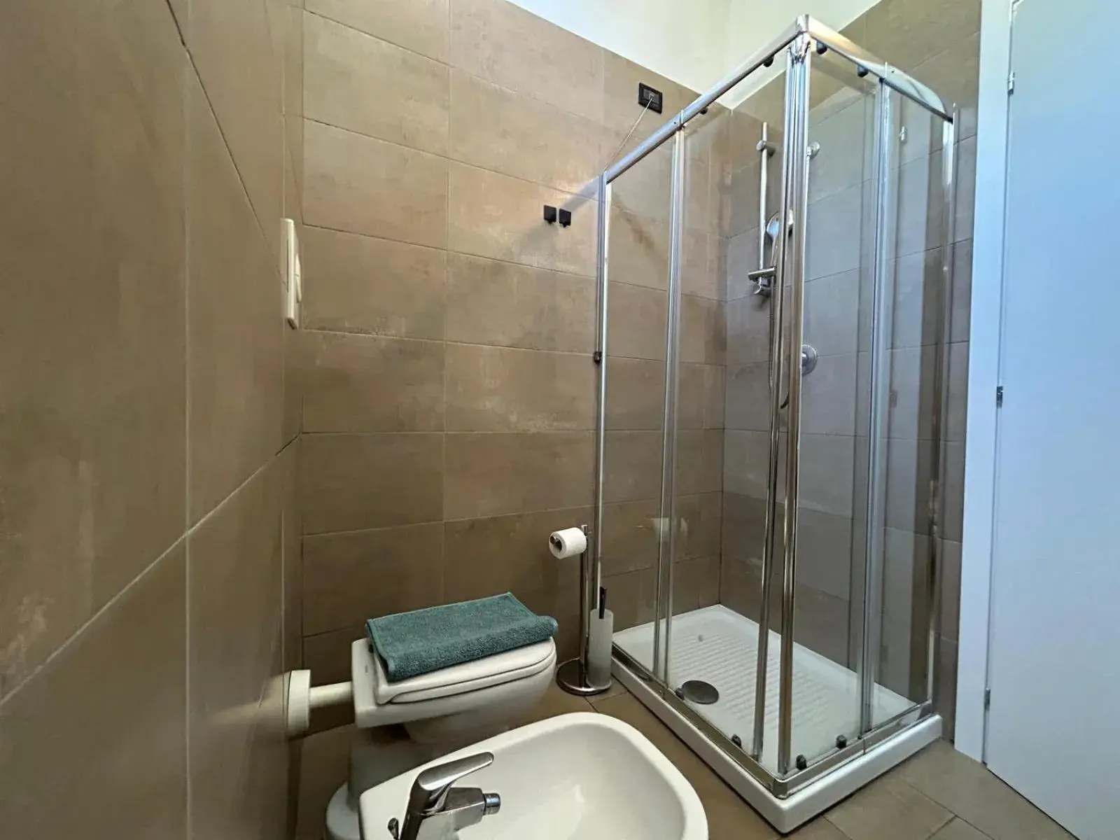 Triple Room in Albergo Salerno Triple Room in Albergo Salerno