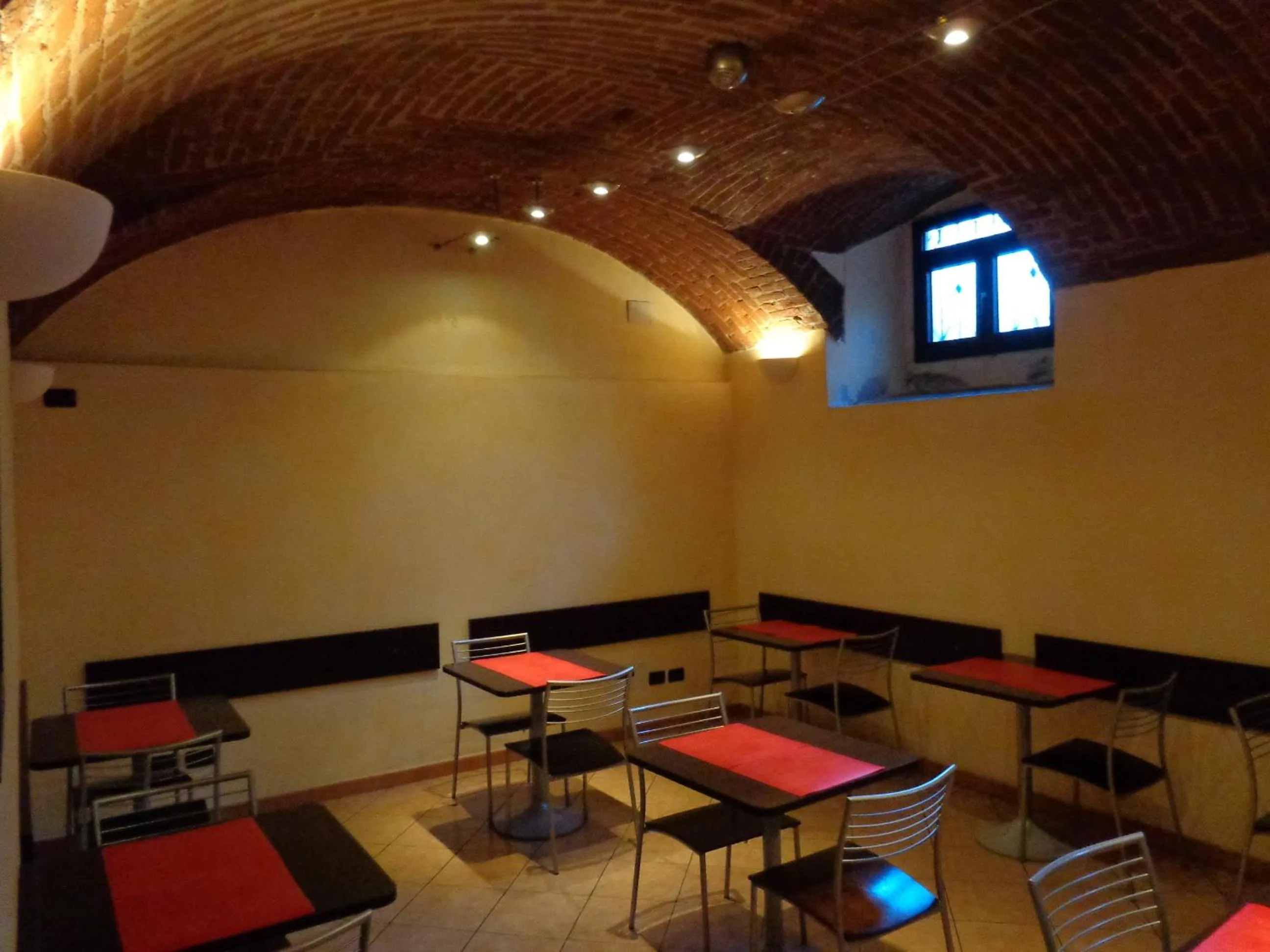 Restaurant/places to eat in Albergo Salerno