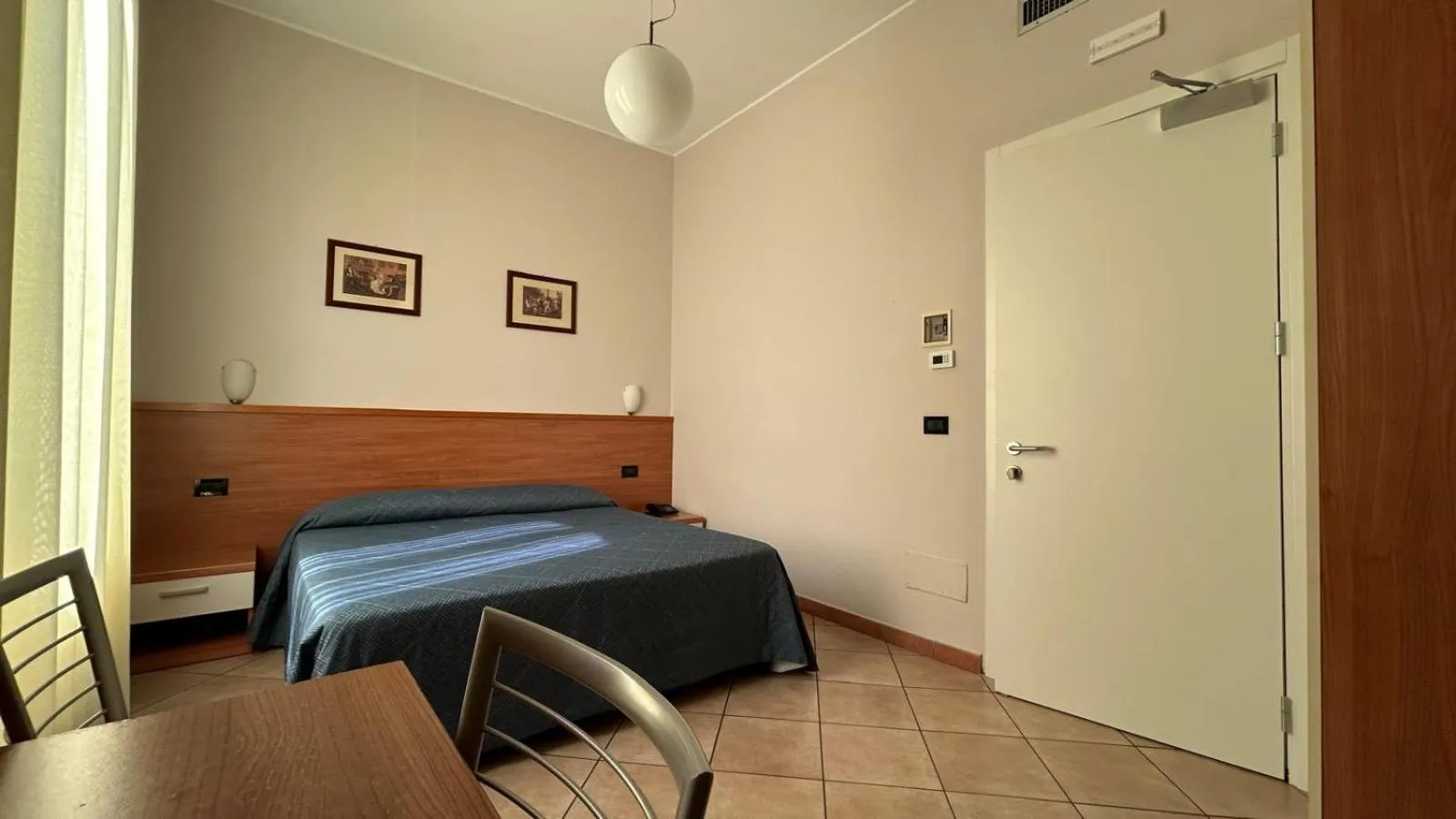 Bed in Albergo Salerno