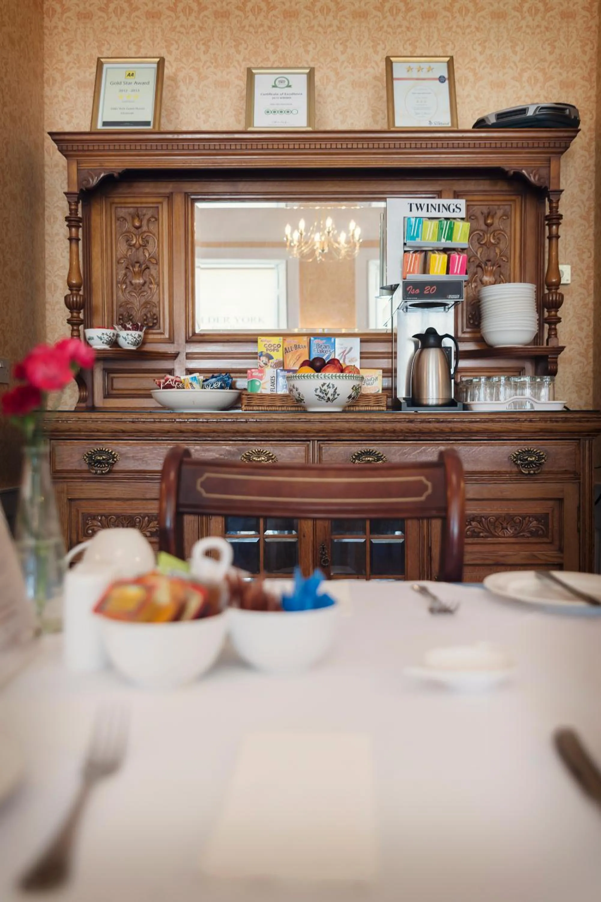 Restaurant/places to eat in Elder York Guest House