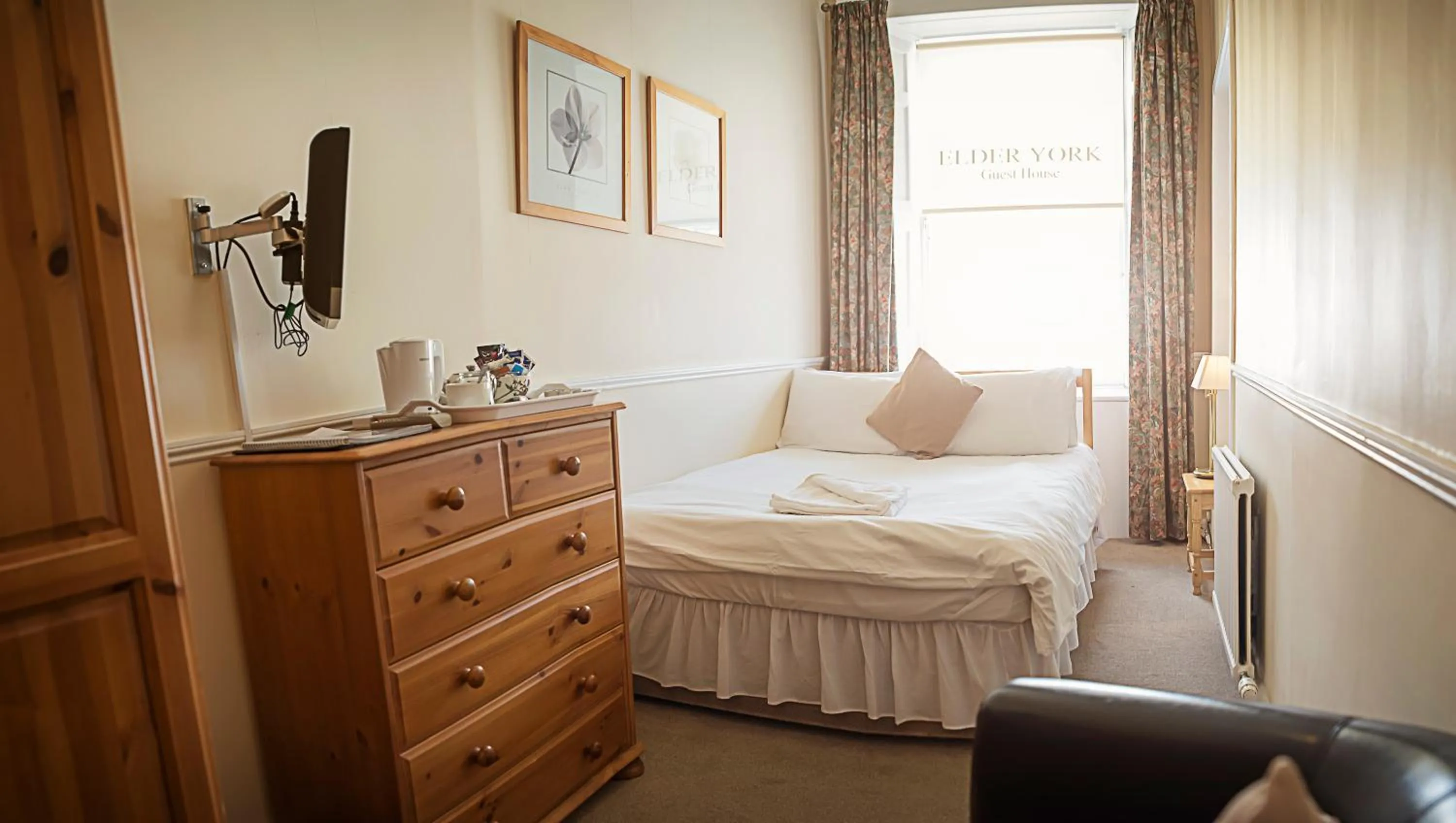 Bed in Elder York Guest House
