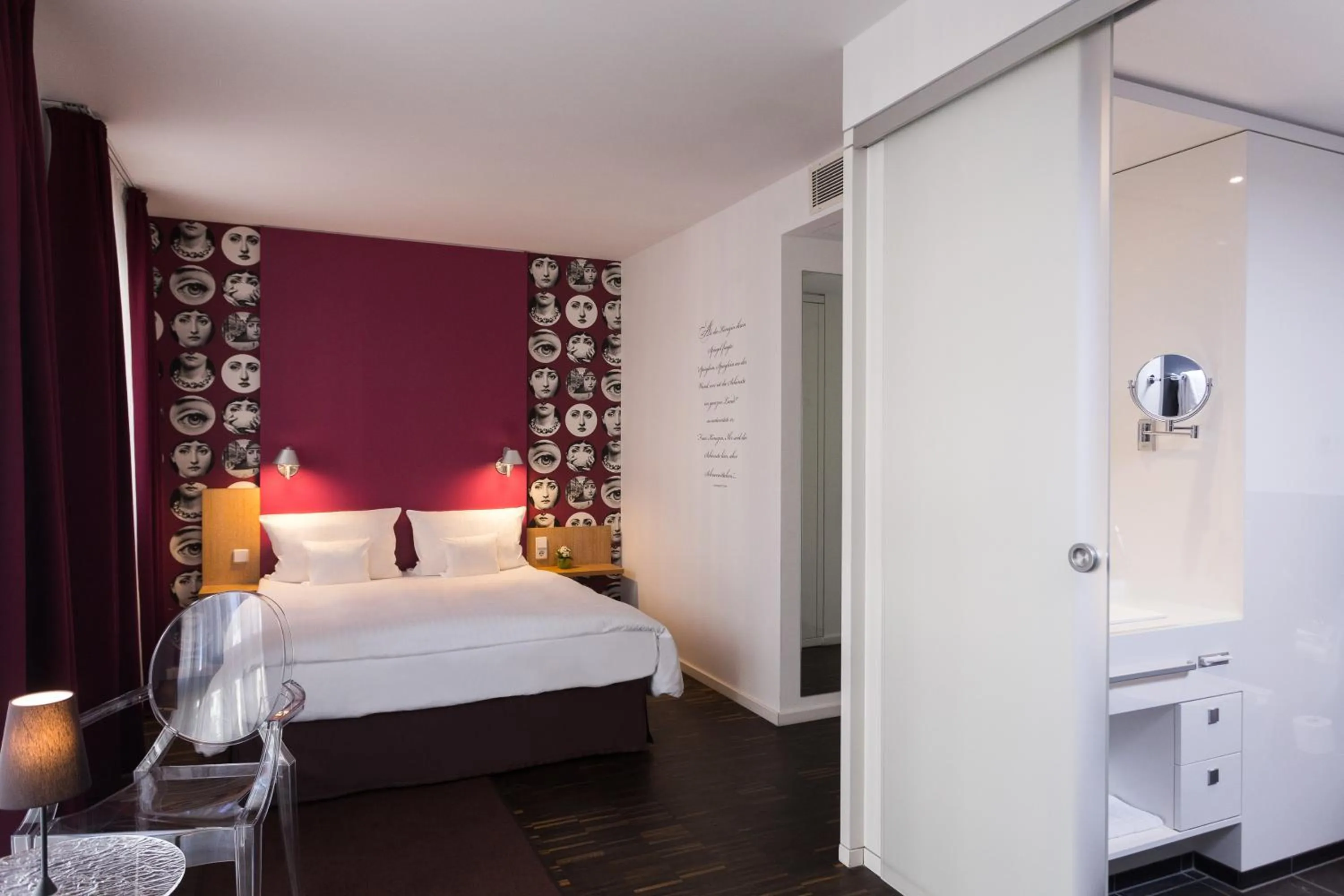 Bathroom, Bed in Grimm's Berlin Mitte