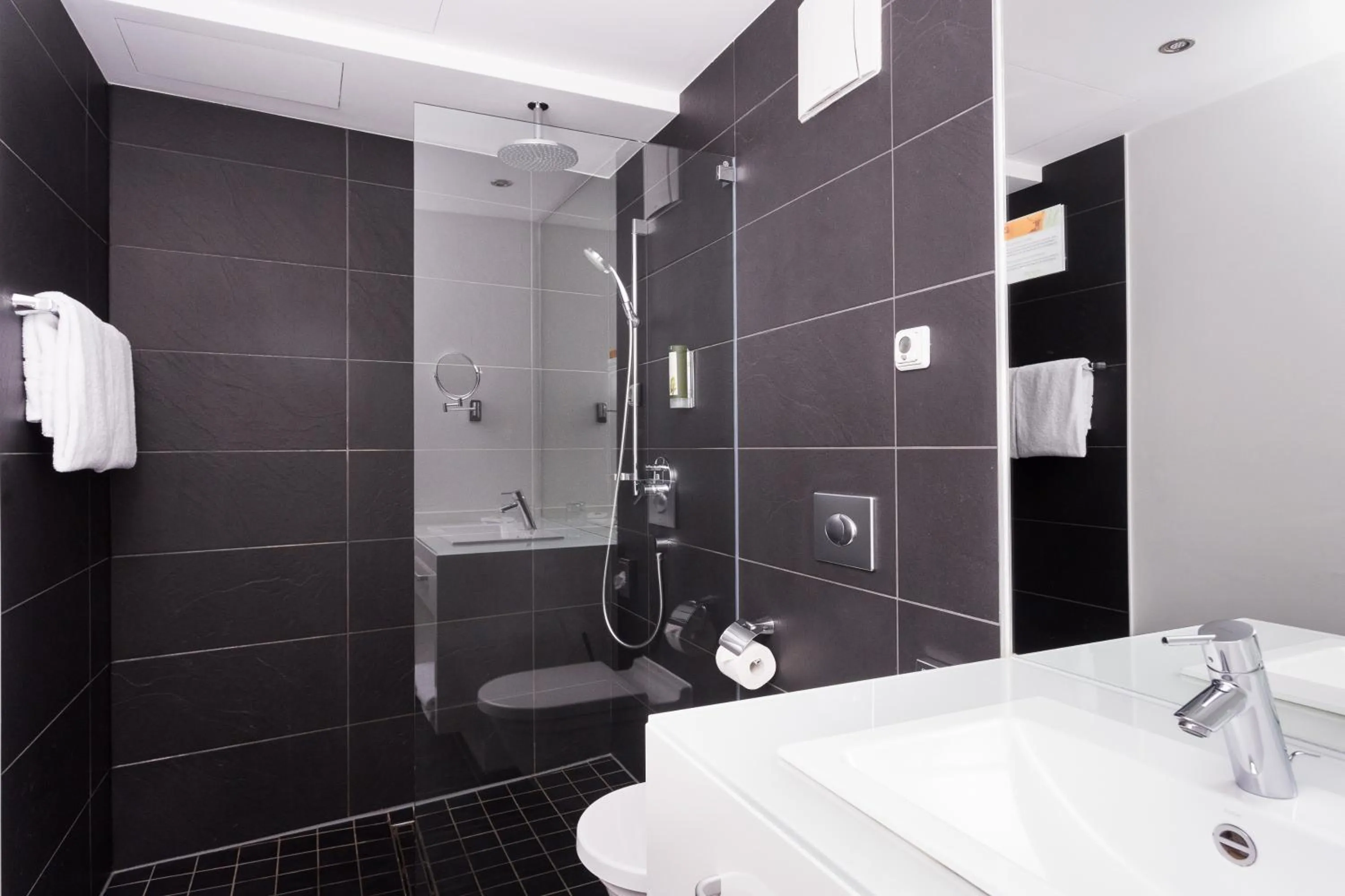 Bathroom in Grimm's Berlin Mitte