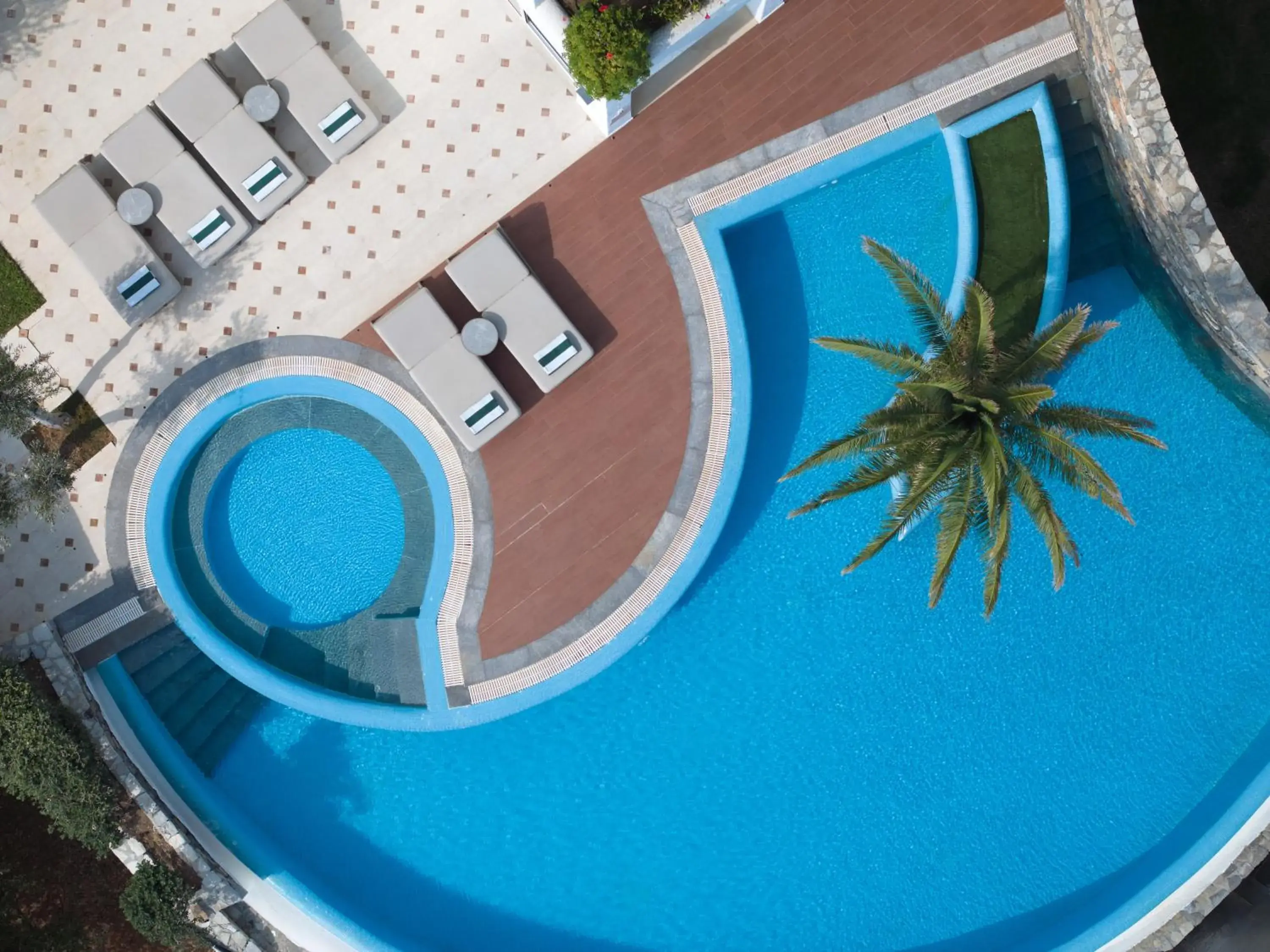 Pool view in Elounda Gulf Villas by Sandglass Pool view in Elounda Gulf Villas by Sandglass