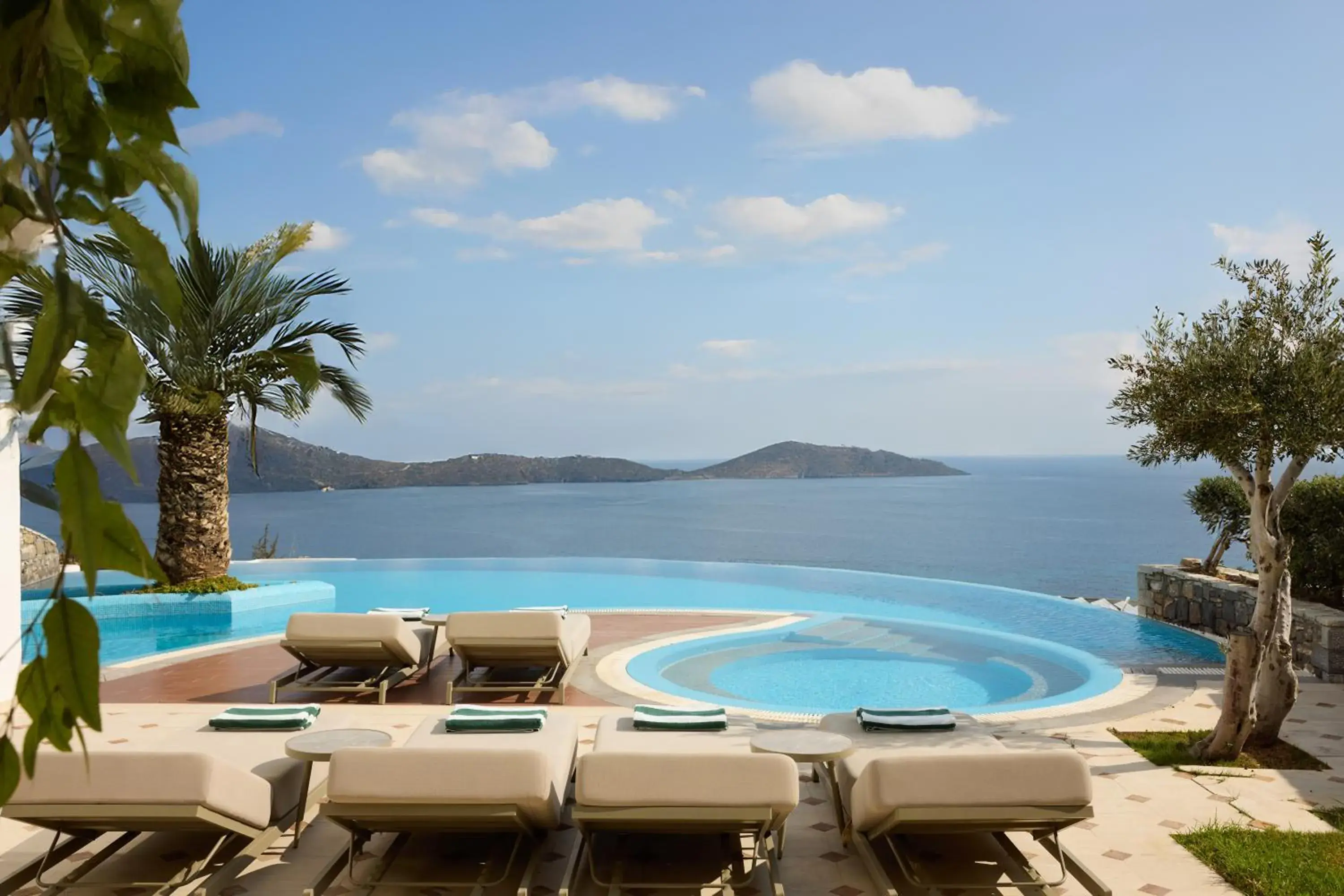 Pool view in Elounda Gulf Villas by Sandglass Pool view in Elounda Gulf Villas by Sandglass