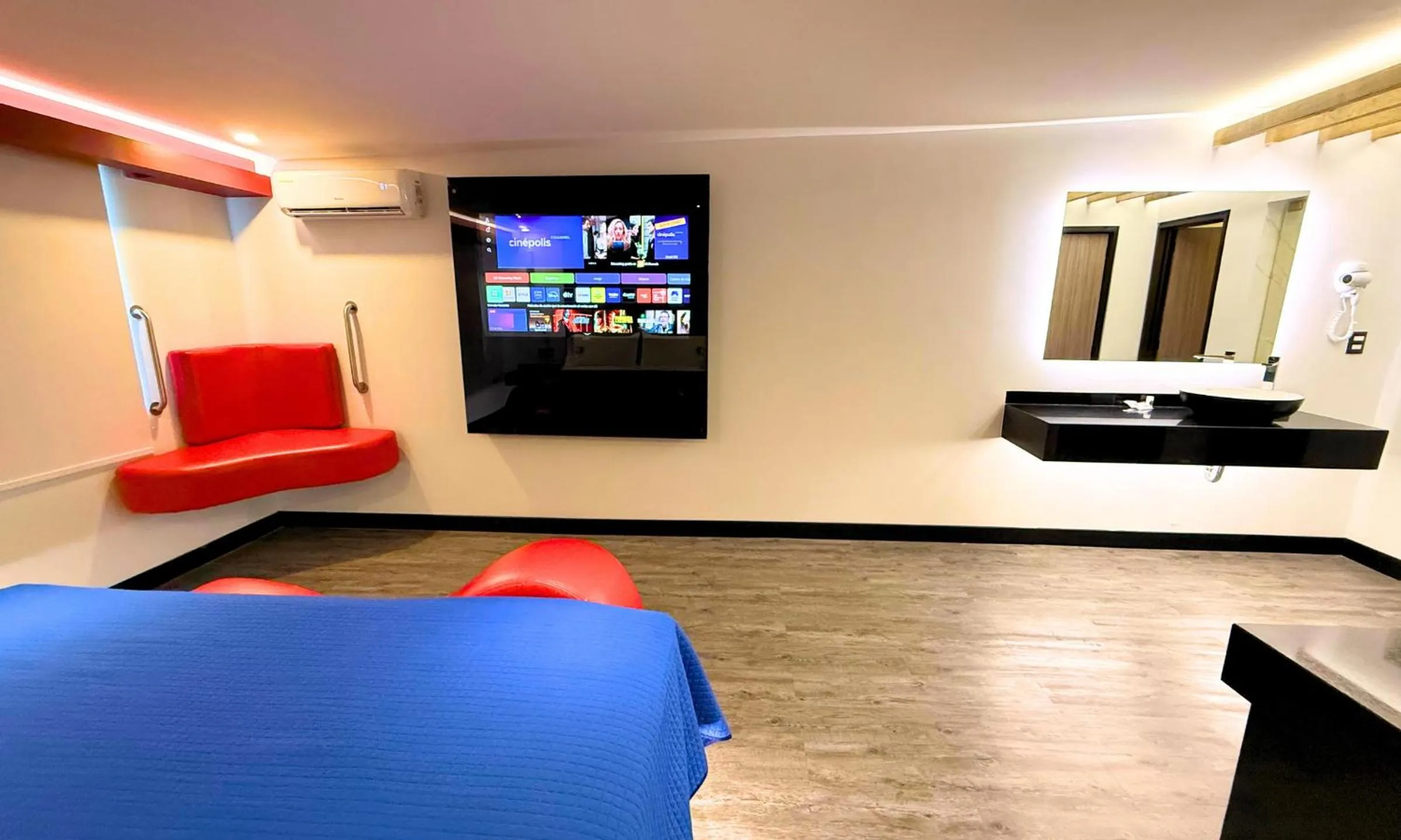 TV and multimedia in Autoparador Del Valle