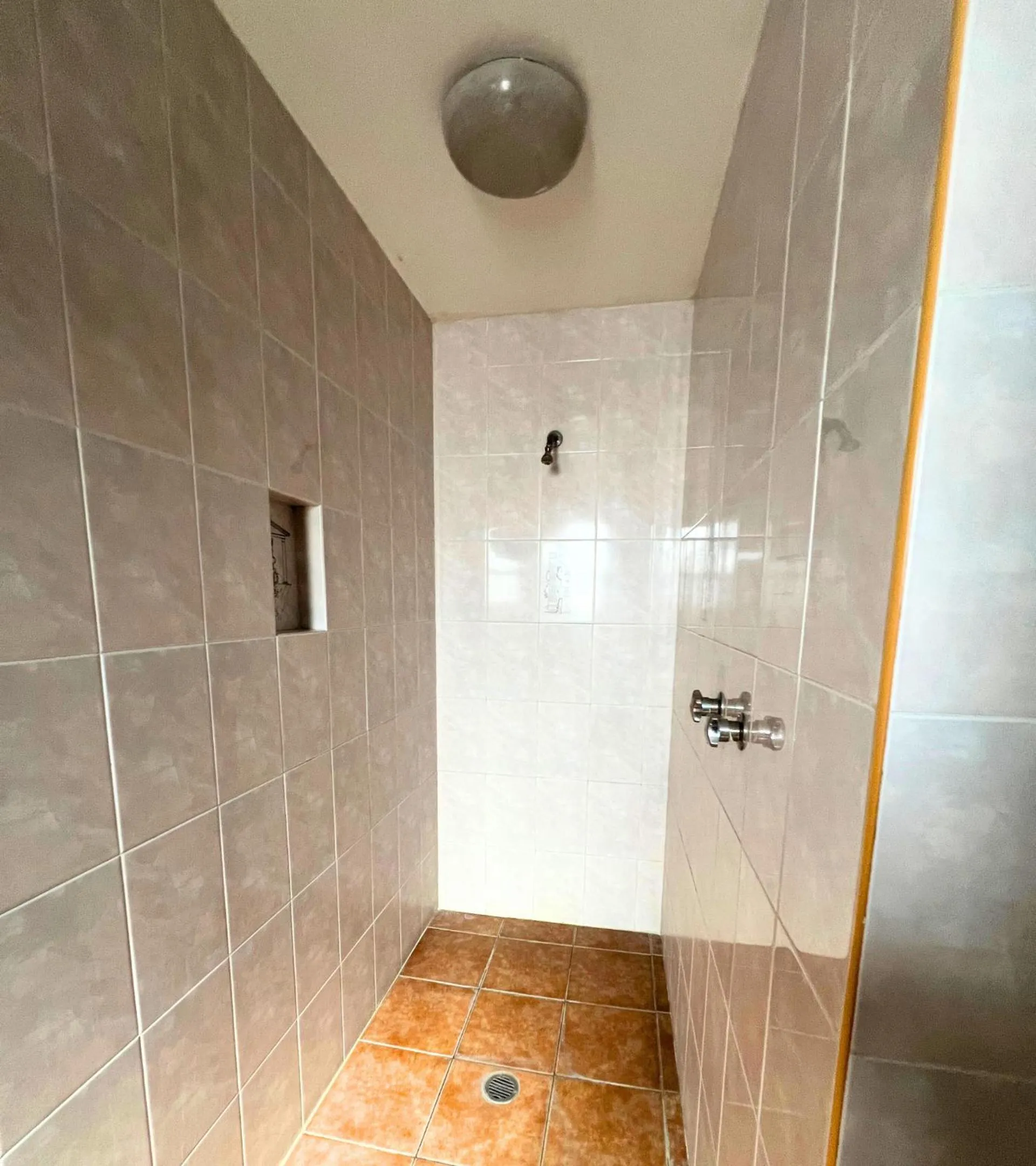 Shower in Autoparador Del Valle