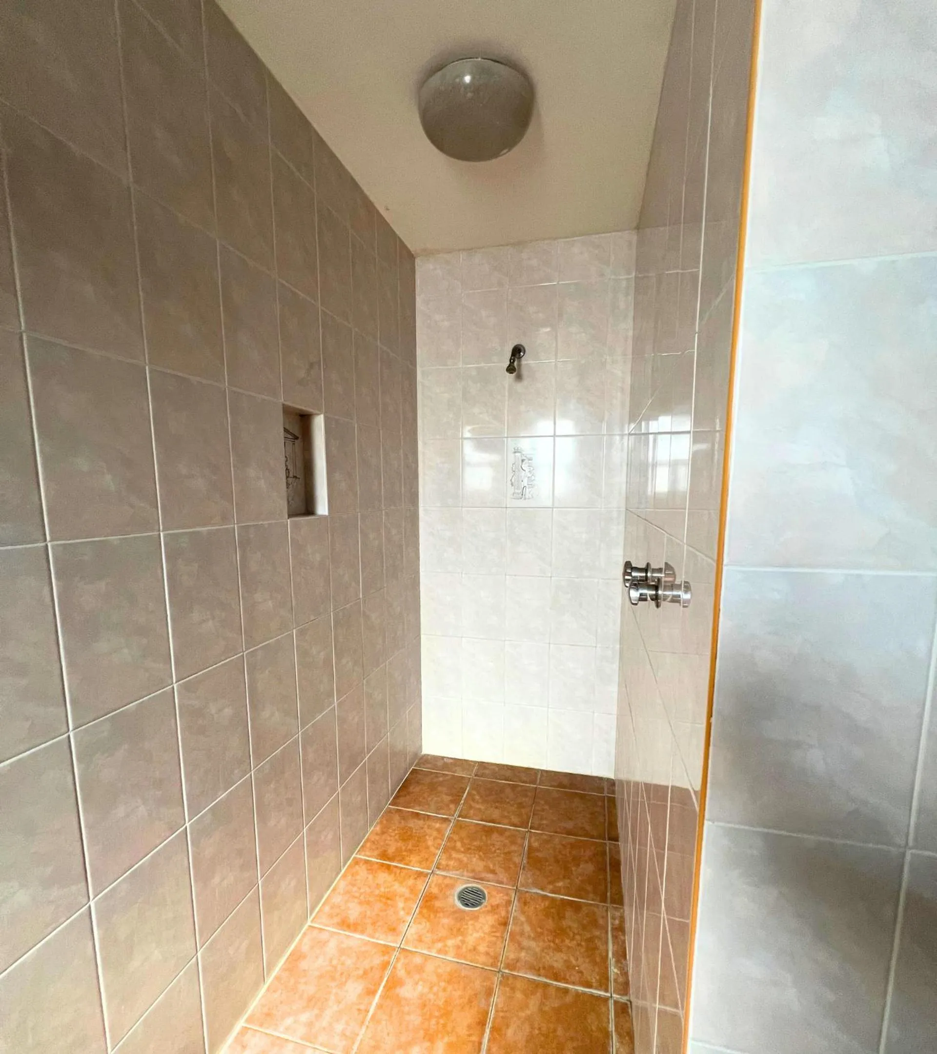 Shower in Autoparador Del Valle