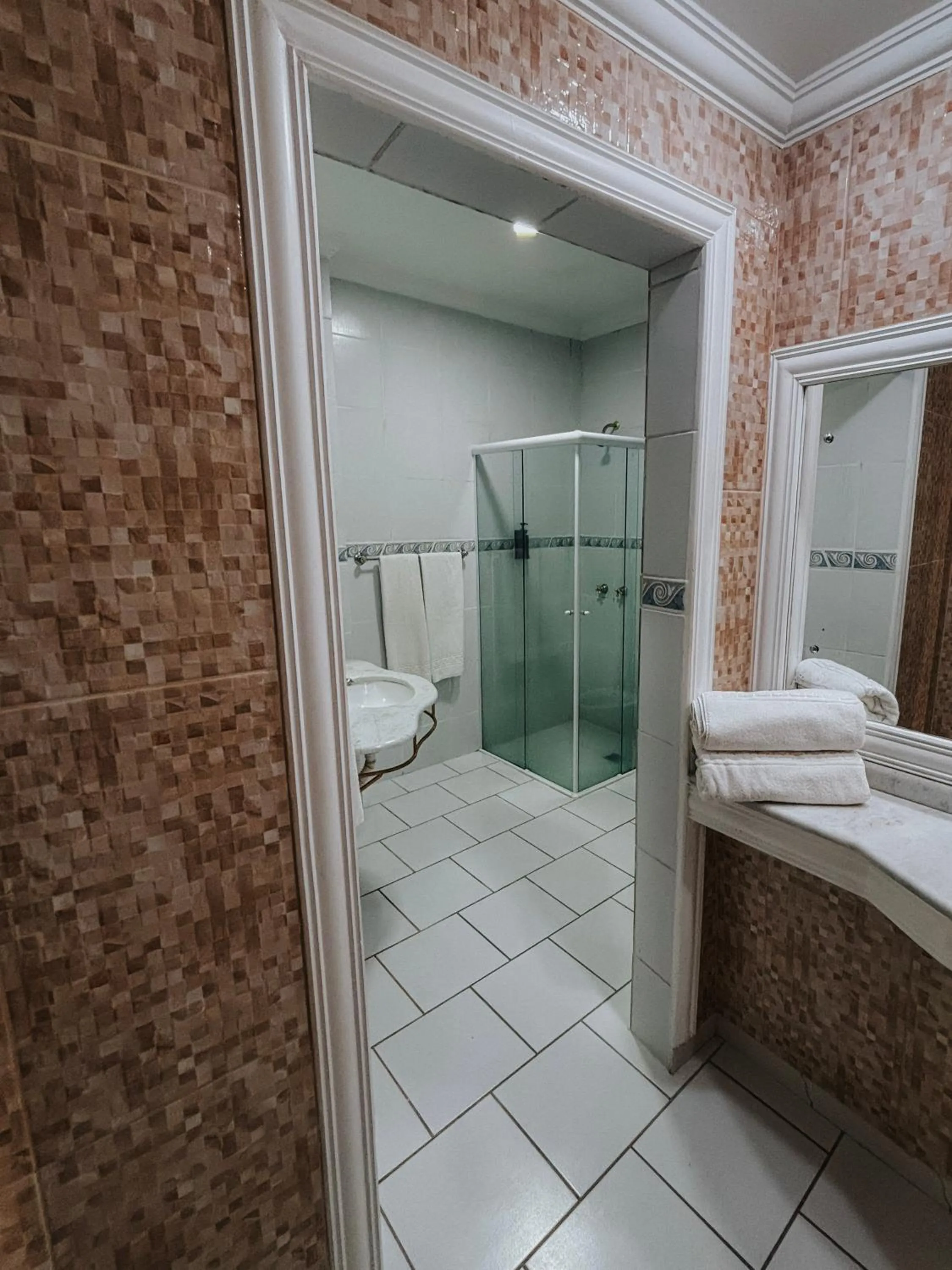 HOTEL DEL REY CURITIBA by POTY - NA FAMOSA RUA XV DE NOVEMBRO