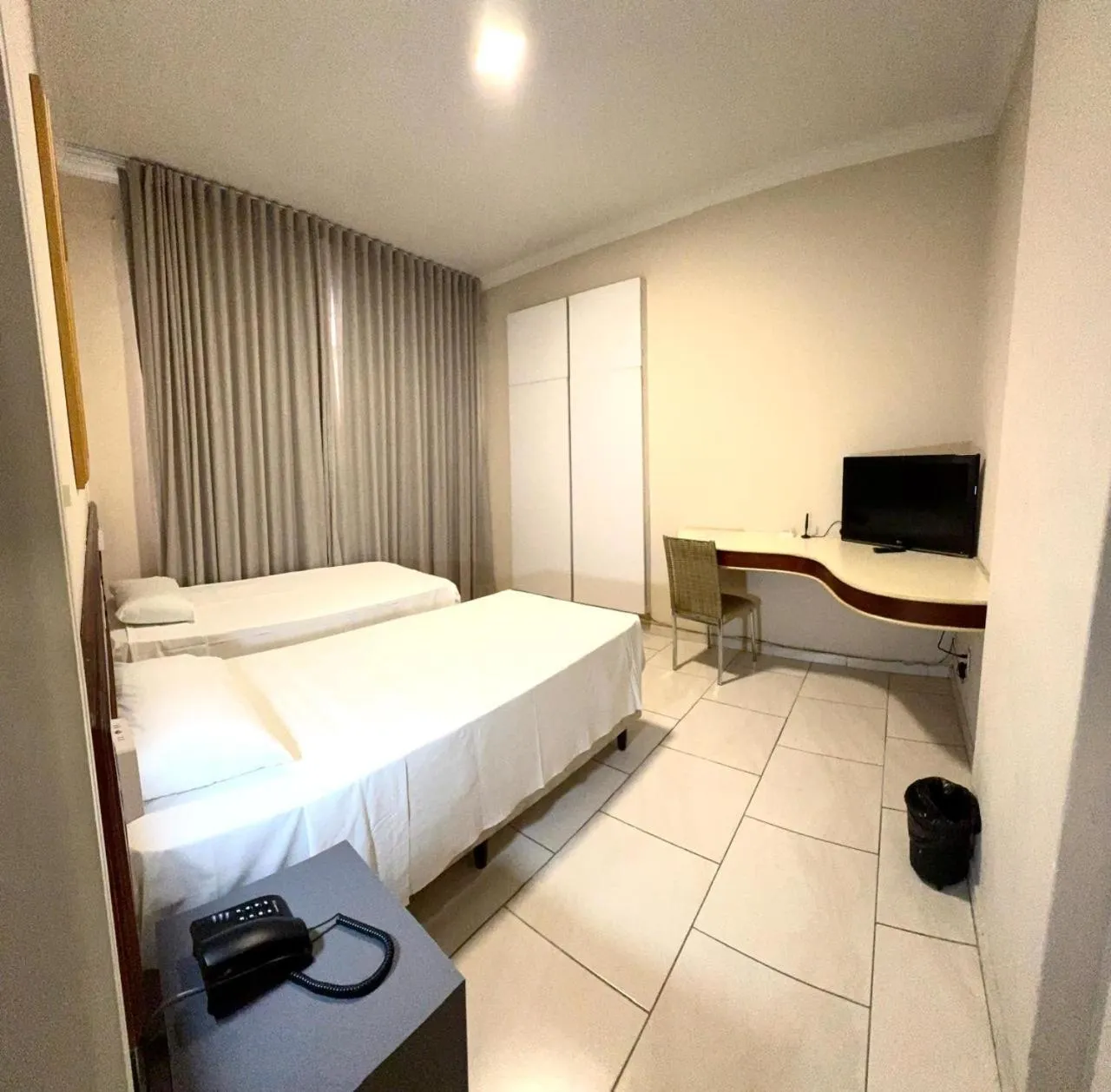 Bed in HOTEL DEL REY CURITIBA by POTY - NA FAMOSA RUA XV DE NOVEMBRO