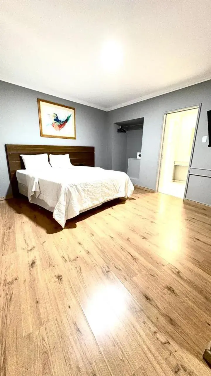 Junior Suite - single occupancy in HOTEL DEL REY CURITIBA by POTY - NA FAMOSA RUA XV DE NOVEMBRO Junior Suite - single occupancy in HOTEL DEL REY CURITIBA by POTY - NA FAMOSA RUA XV DE NOVEMBRO