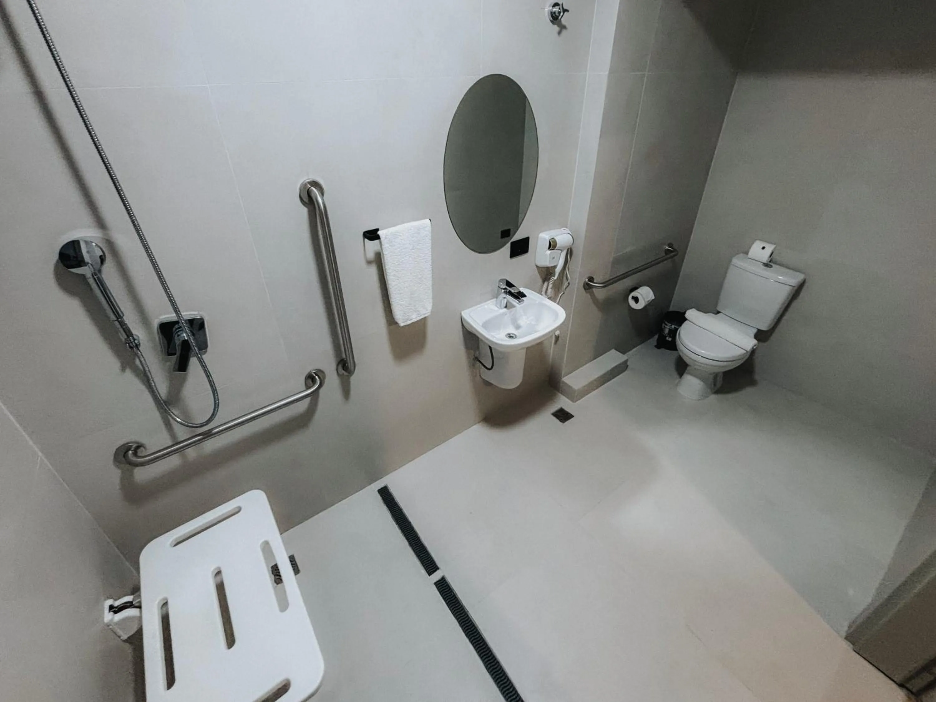 HOTEL DEL REY CURITIBA by POTY - NA FAMOSA RUA XV DE NOVEMBRO