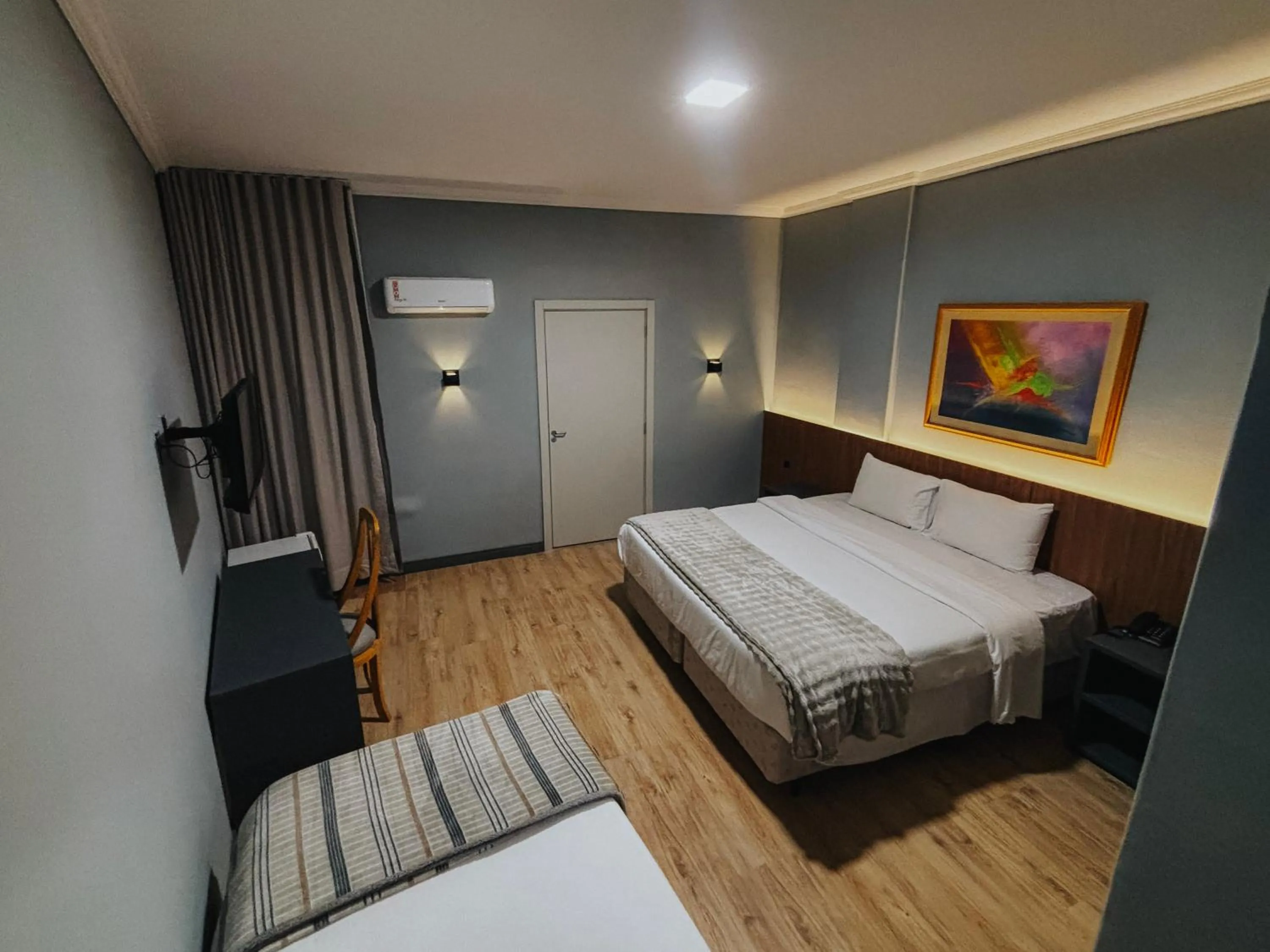 Bed in HOTEL DEL REY CURITIBA by POTY - NA FAMOSA RUA XV DE NOVEMBRO