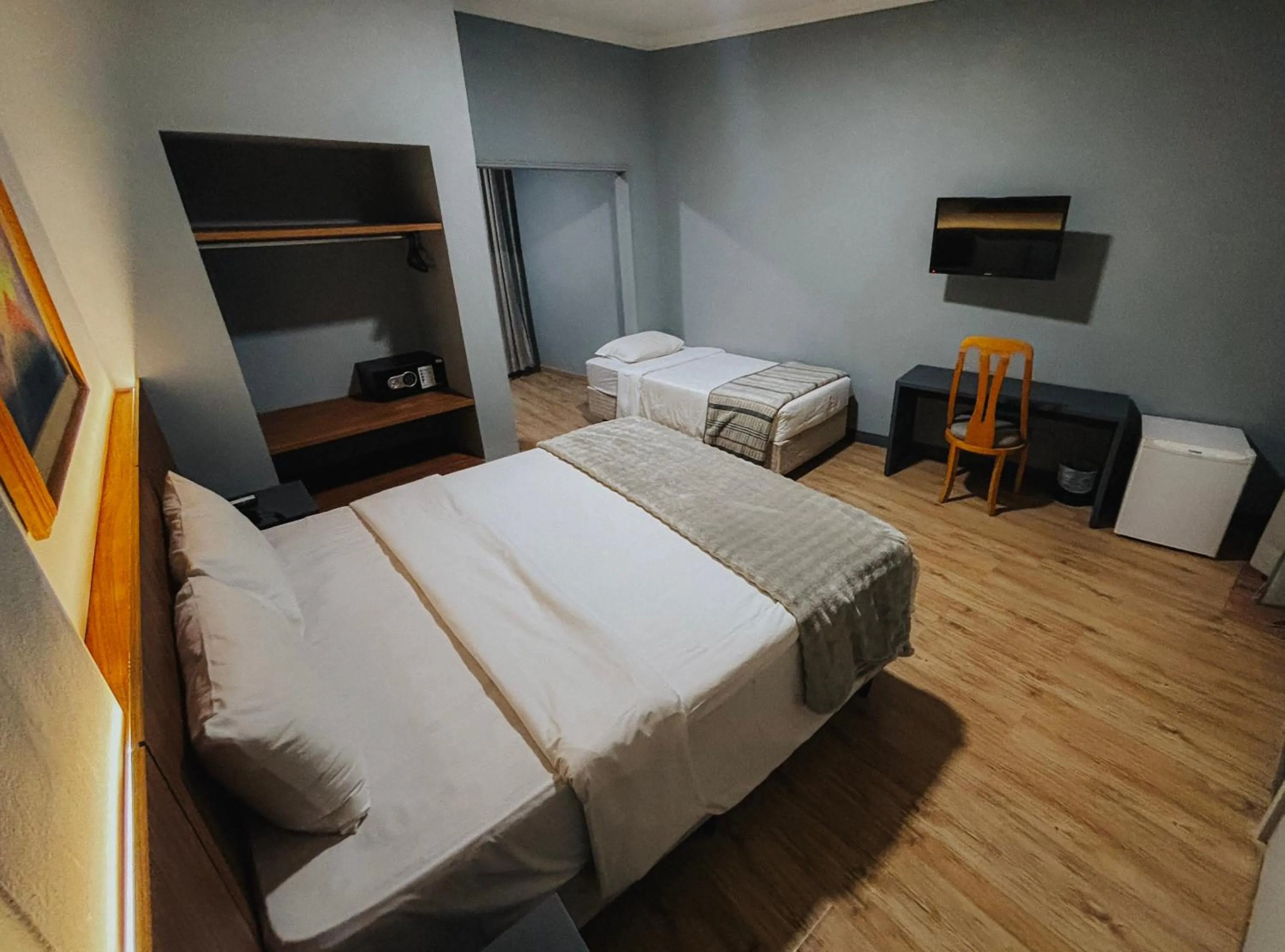 Bed in HOTEL DEL REY CURITIBA by POTY - NA FAMOSA RUA XV DE NOVEMBRO