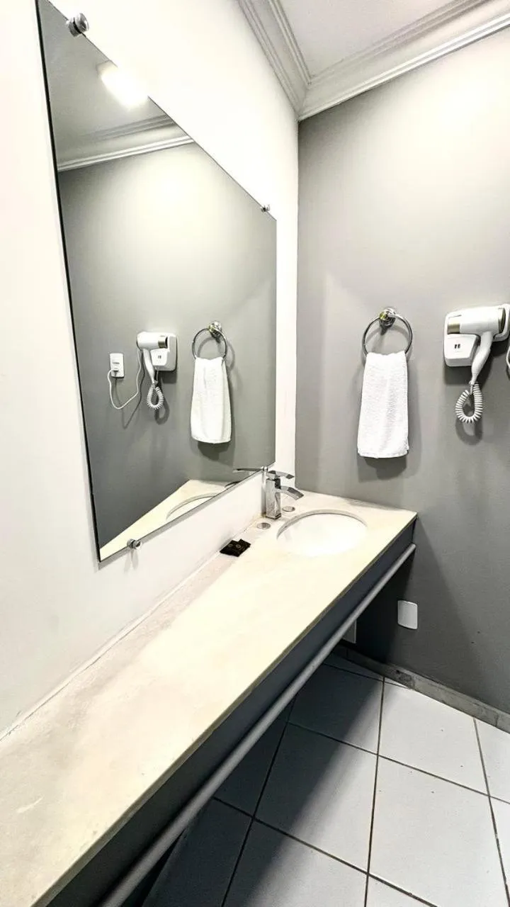 HOTEL DEL REY CURITIBA by POTY - NA FAMOSA RUA XV DE NOVEMBRO