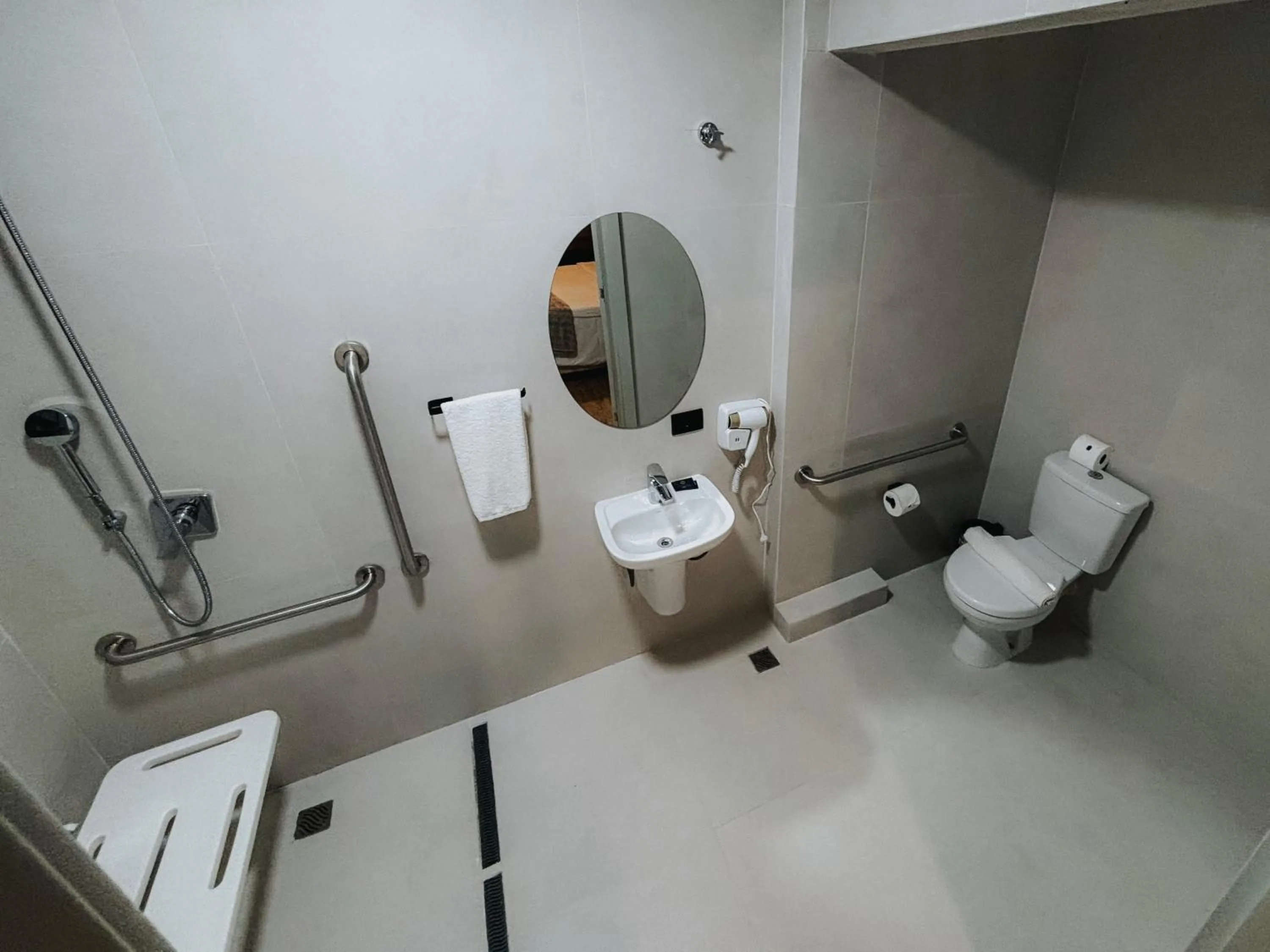 HOTEL DEL REY CURITIBA by POTY - NA FAMOSA RUA XV DE NOVEMBRO