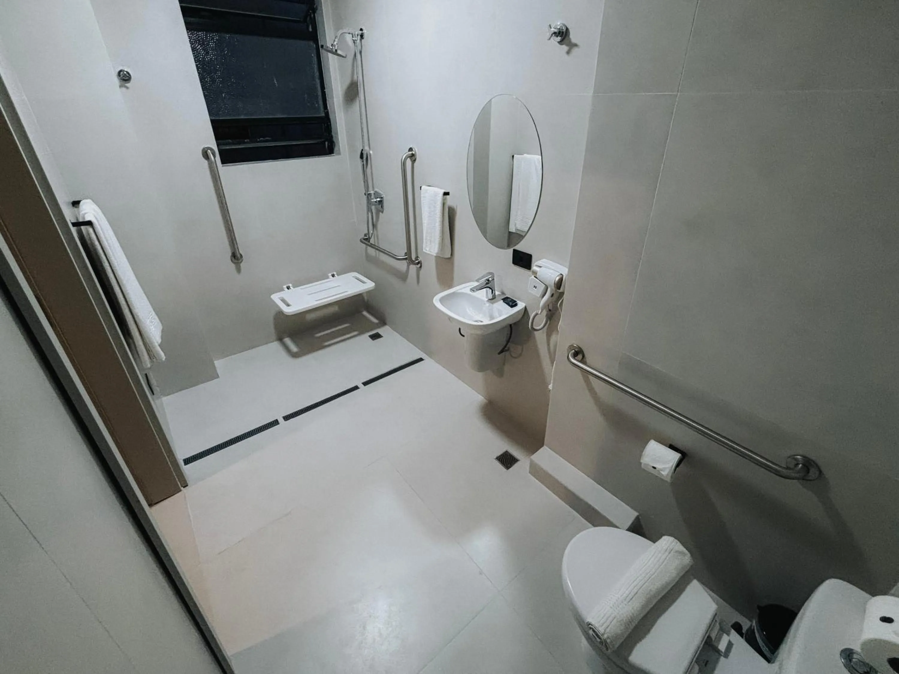 HOTEL DEL REY CURITIBA by POTY - NA FAMOSA RUA XV DE NOVEMBRO