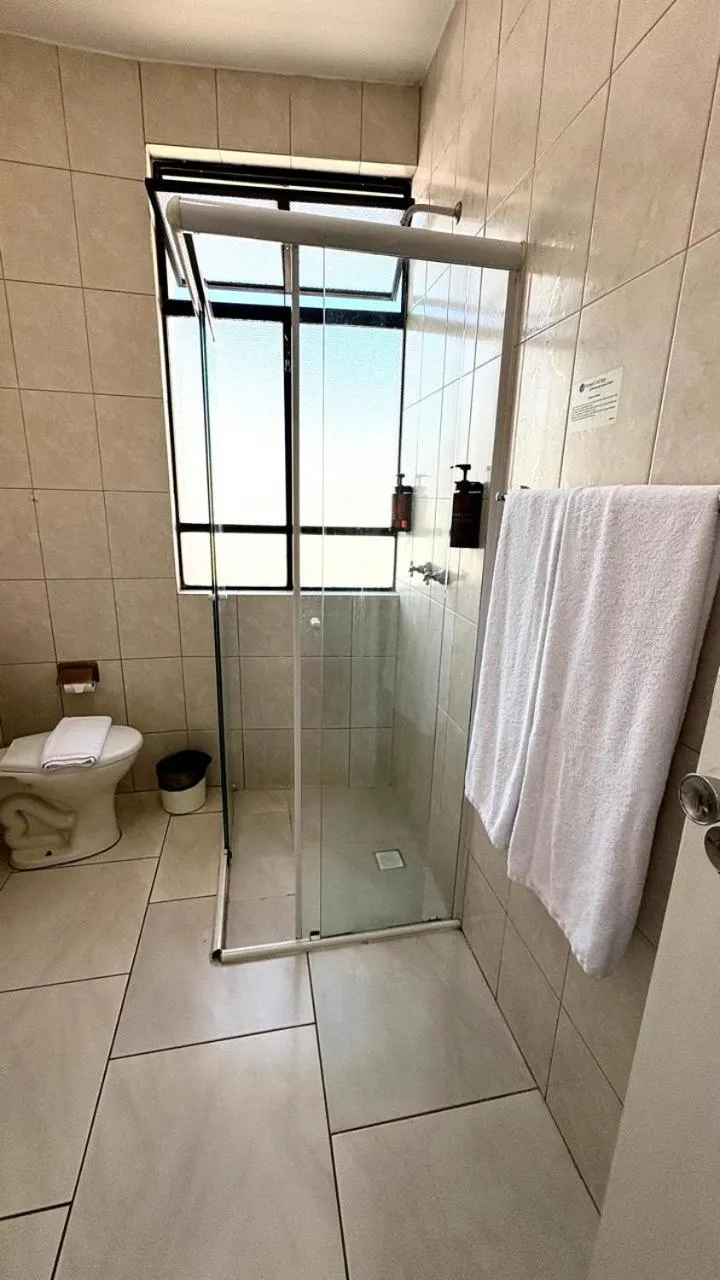 HOTEL DEL REY CURITIBA by POTY - NA FAMOSA RUA XV DE NOVEMBRO