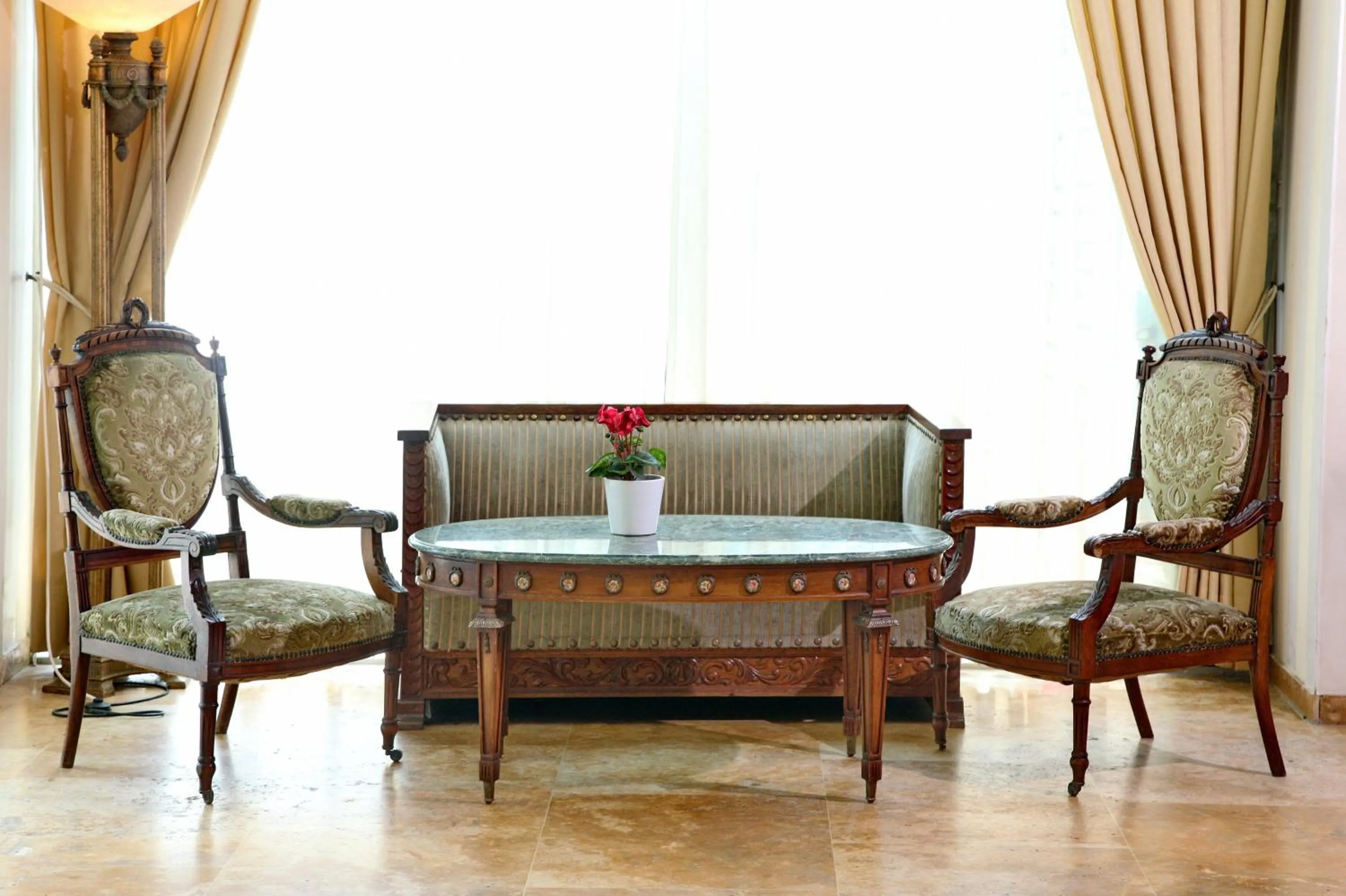 Lobby or reception in The Seasons Hotel -Studio & Suite