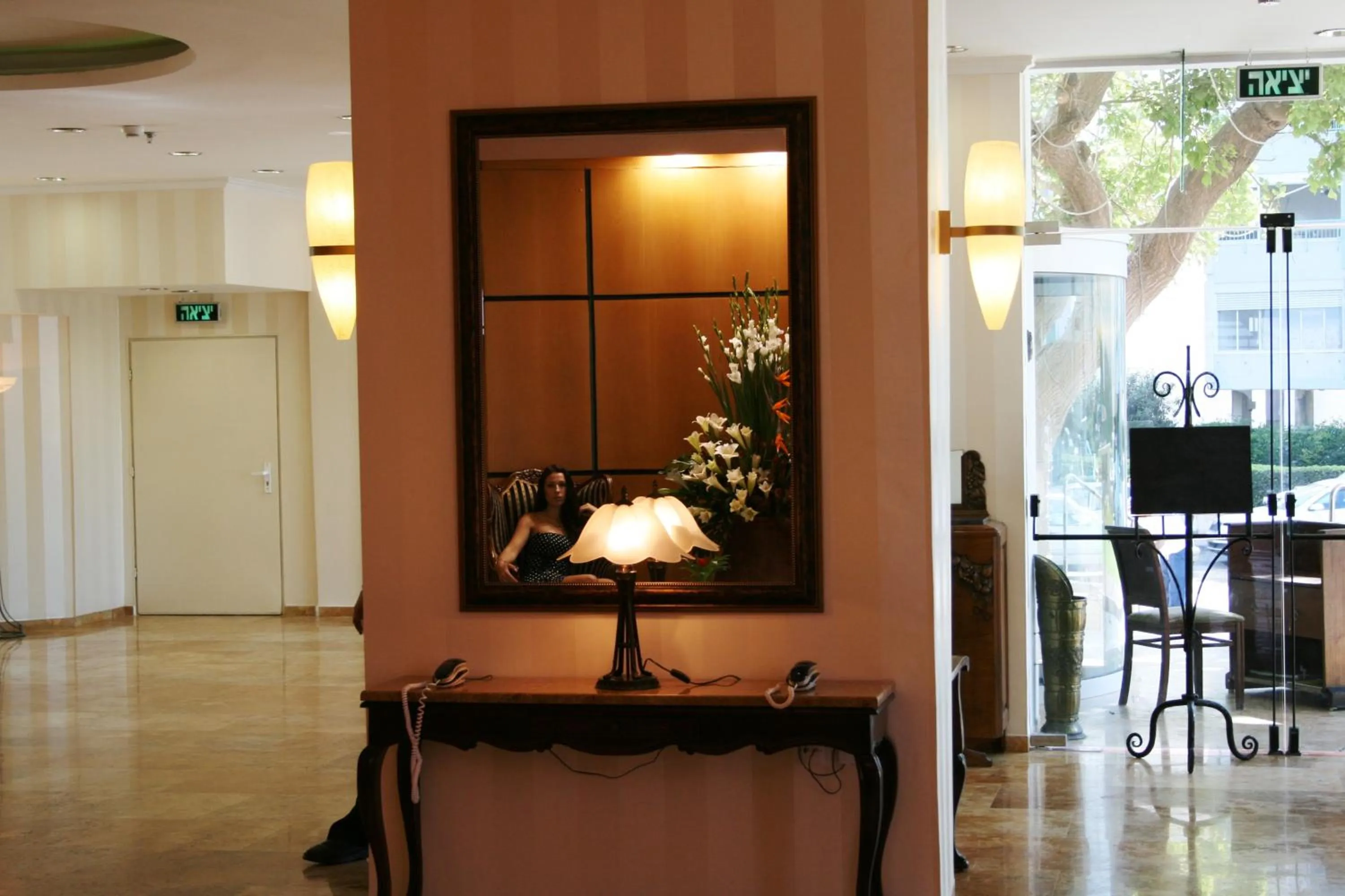 Lobby or reception in The Seasons Hotel -Studio & Suite