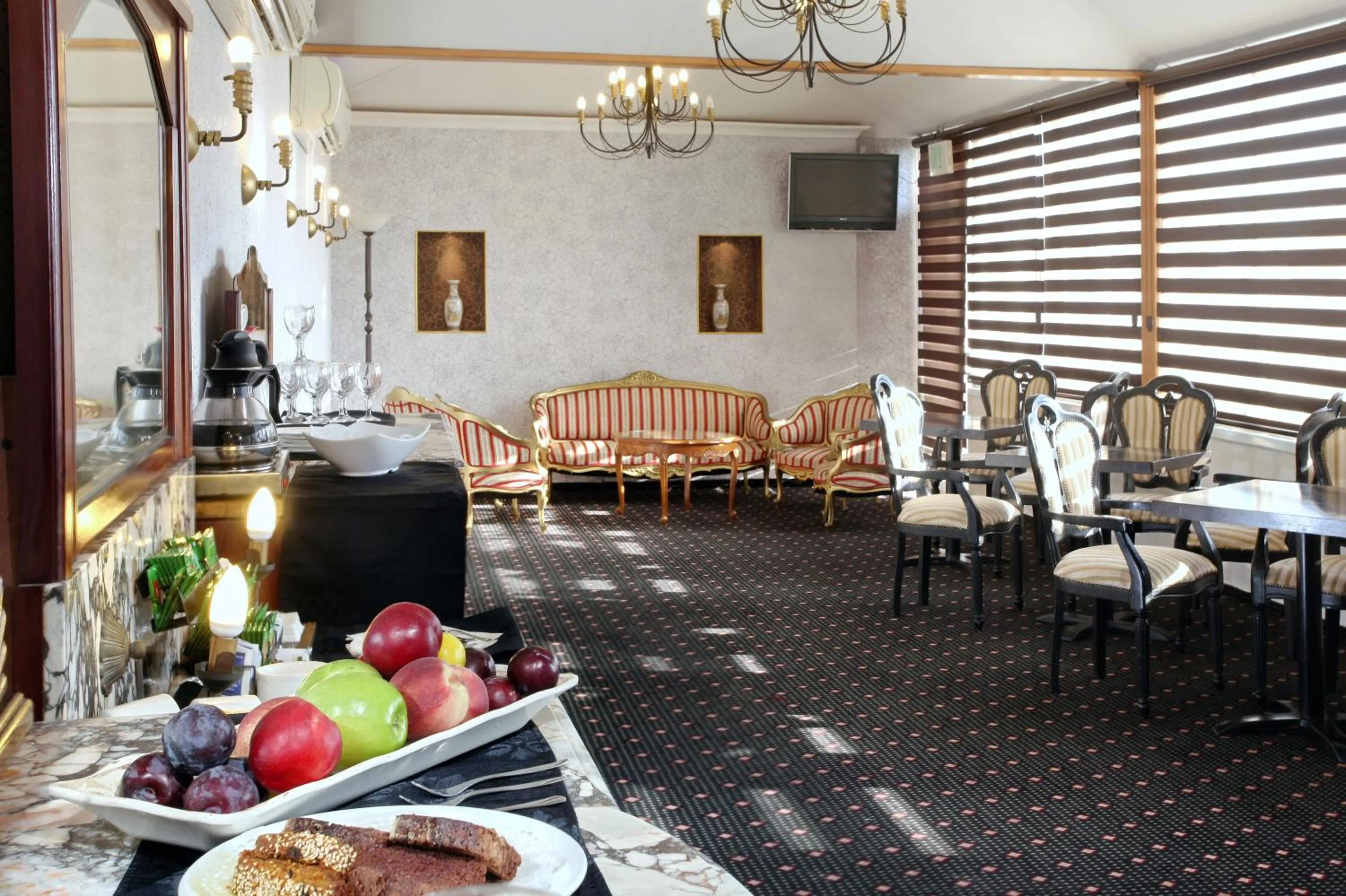 Food and drinks in The Seasons Hotel -Studio & Suite