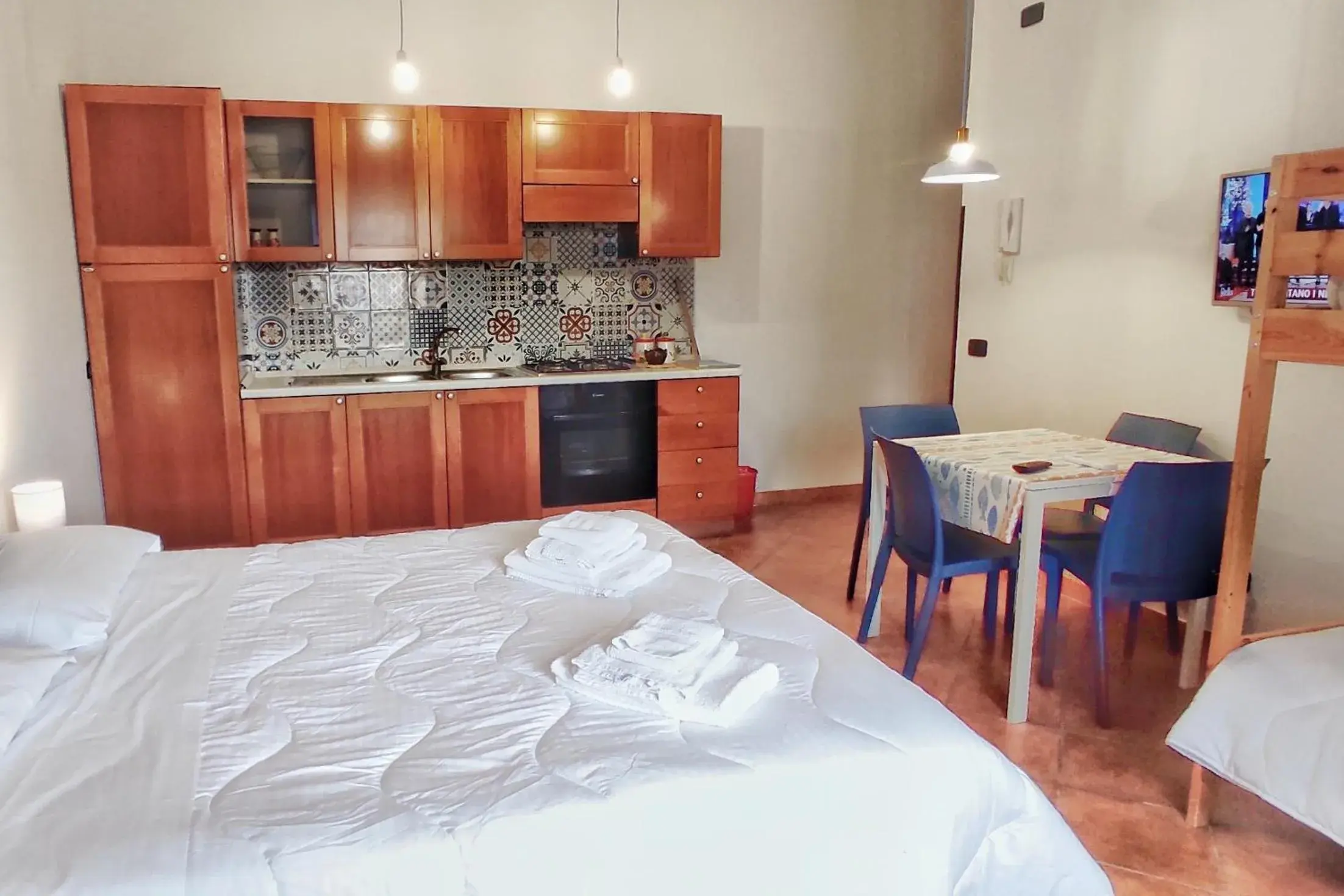 Dining area, Bed in That's Amore Cilento Country House Dining area, Bed in That's Amore Cilento Country House