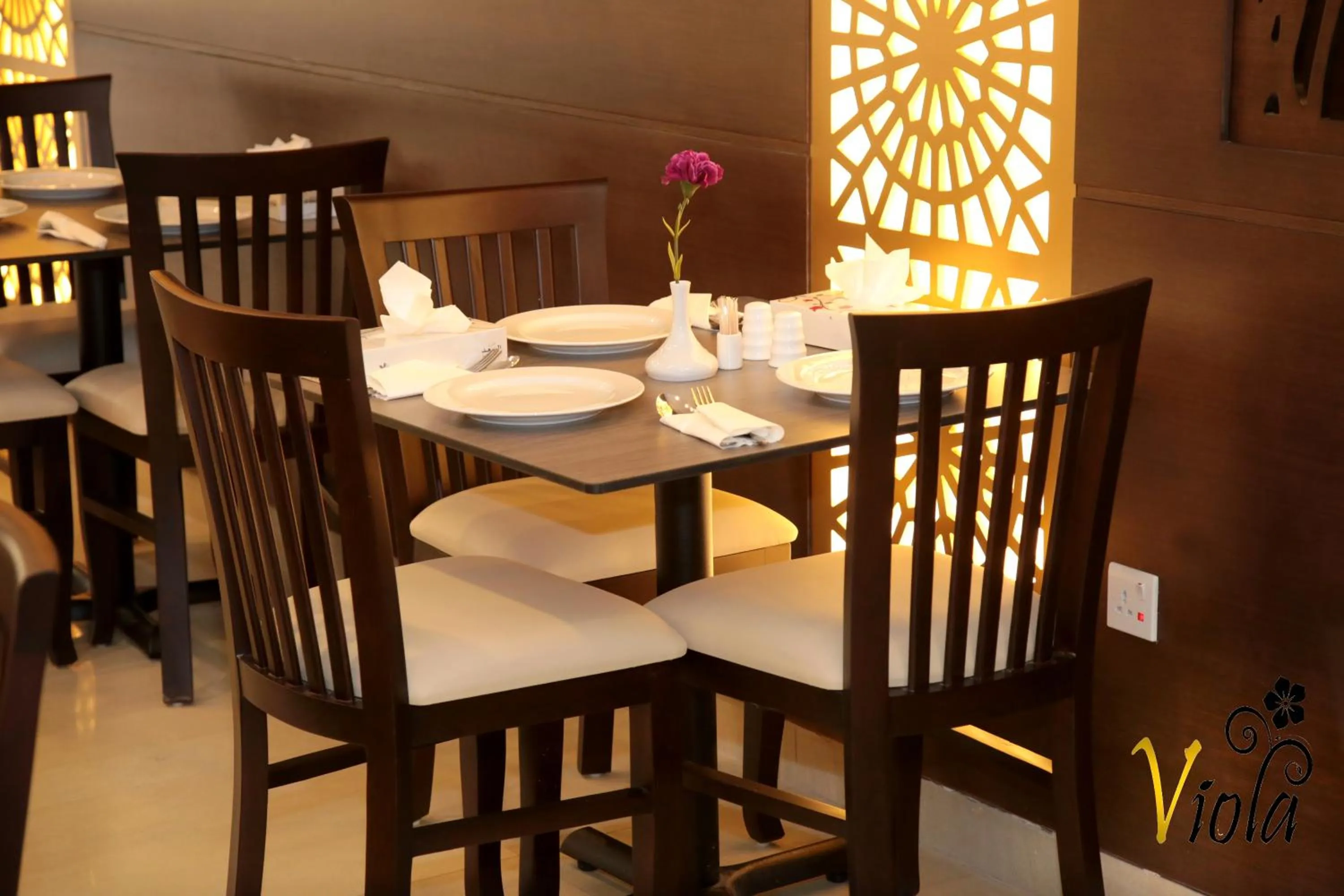 Restaurant/places to eat in Viola Hotel Suites