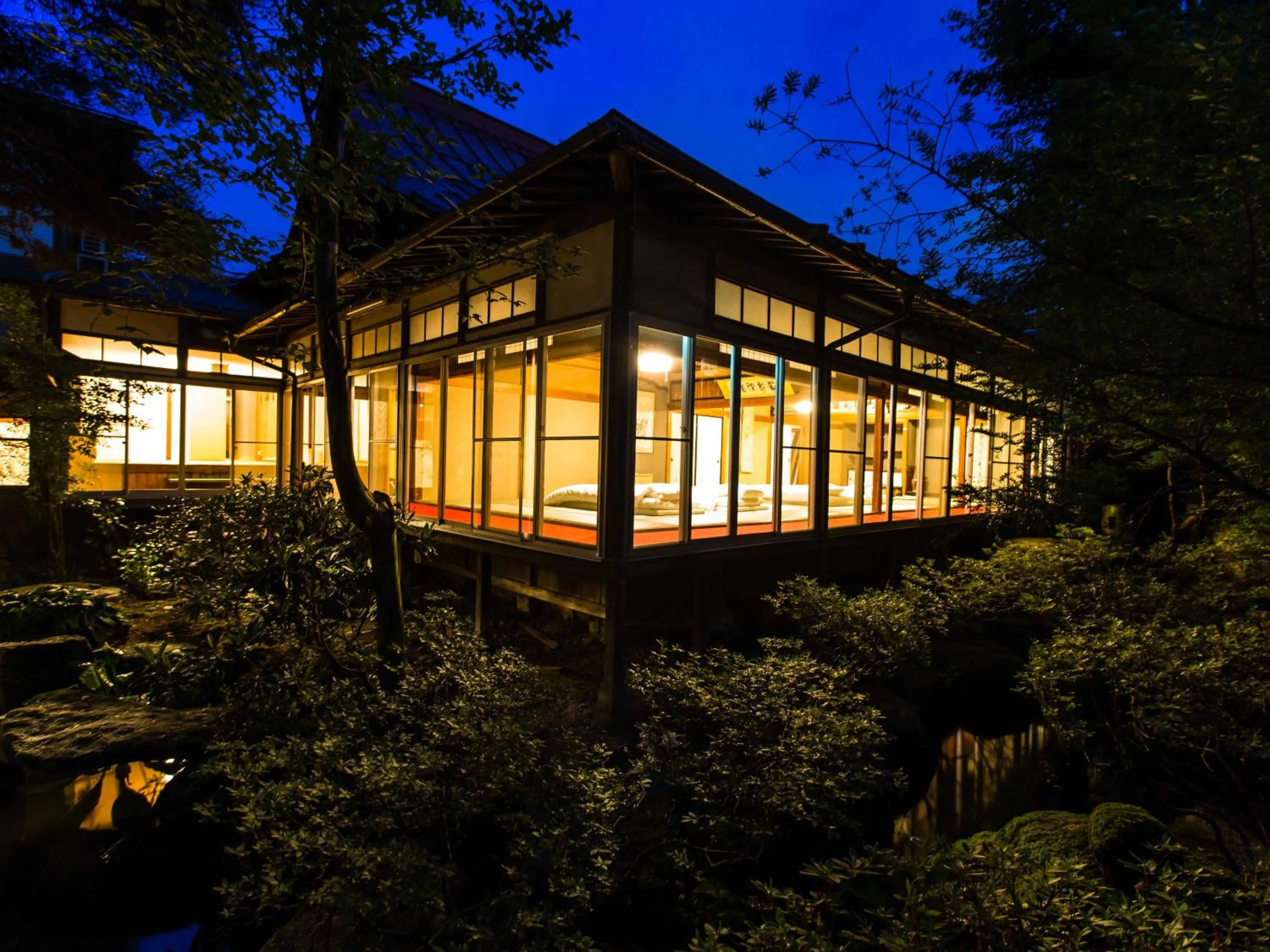Night in Temple Hotel Takayama Zenkoji