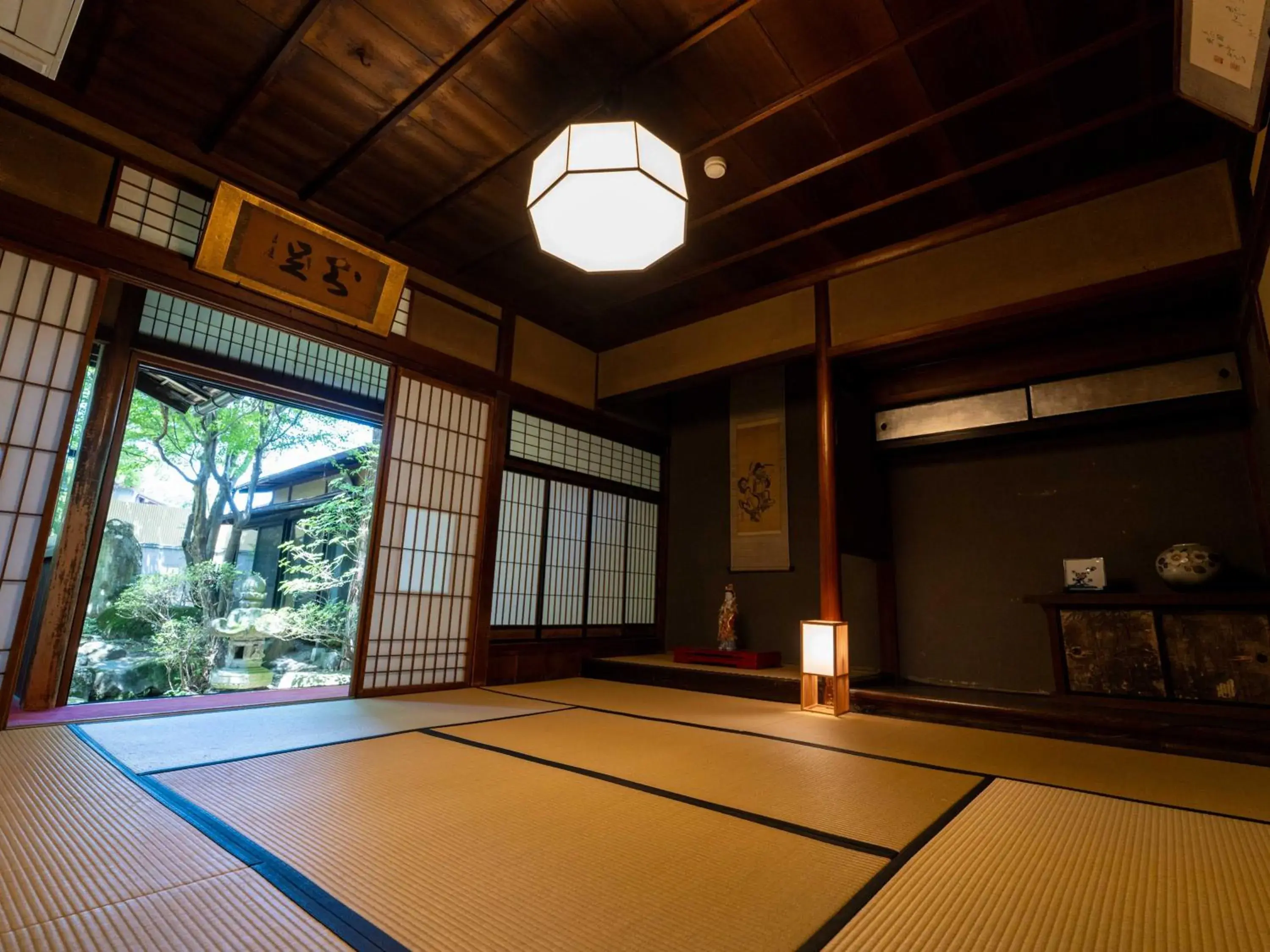 Deluxe Family Room in Temple Hotel Takayama Zenkoji Deluxe Family Room in Temple Hotel Takayama Zenkoji