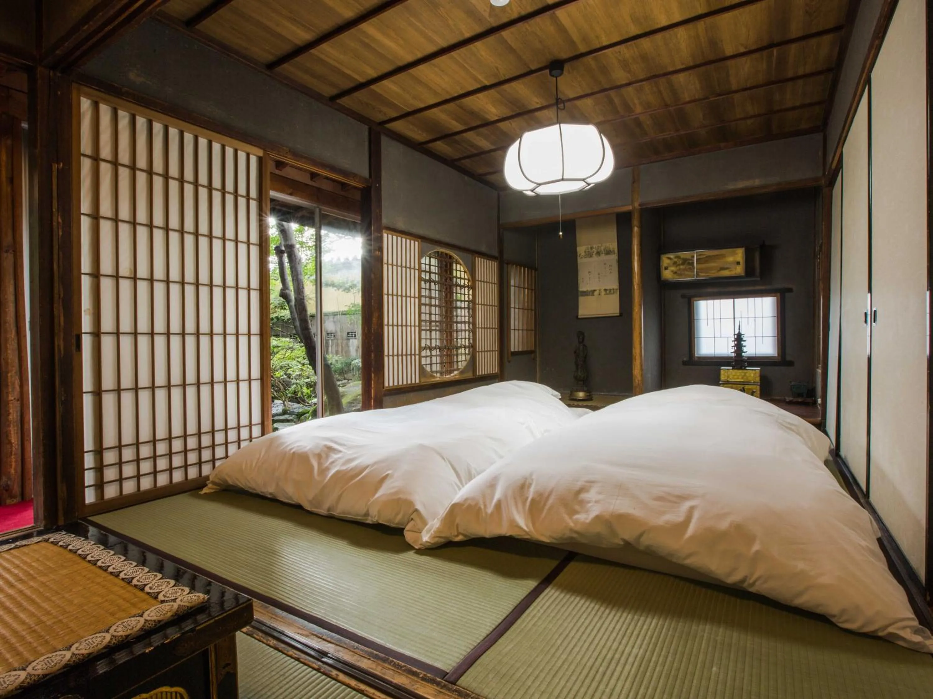 Garden, Bed in Temple Hotel Takayama Zenkoji