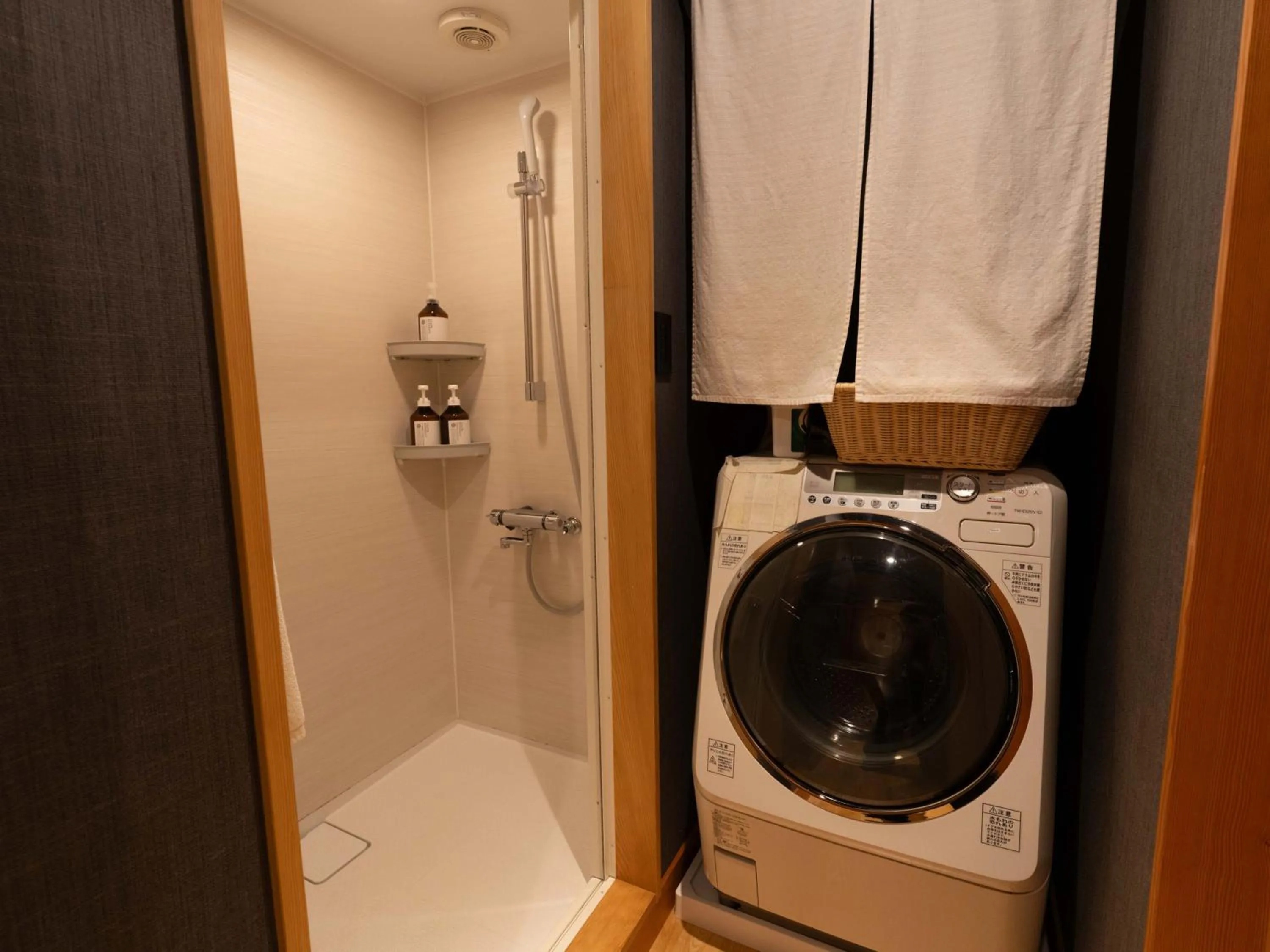 Shower in Temple Hotel Takayama Zenkoji