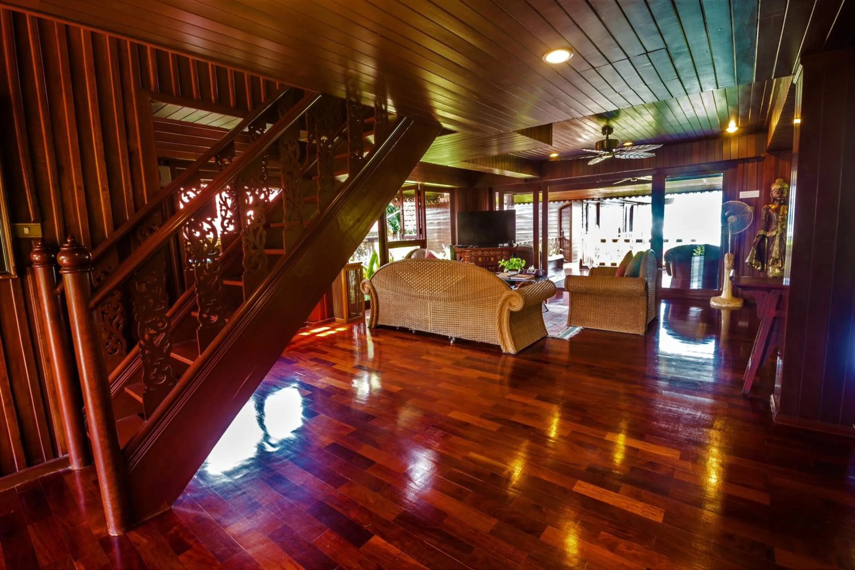 TV and multimedia in Erawan Villa Hotel