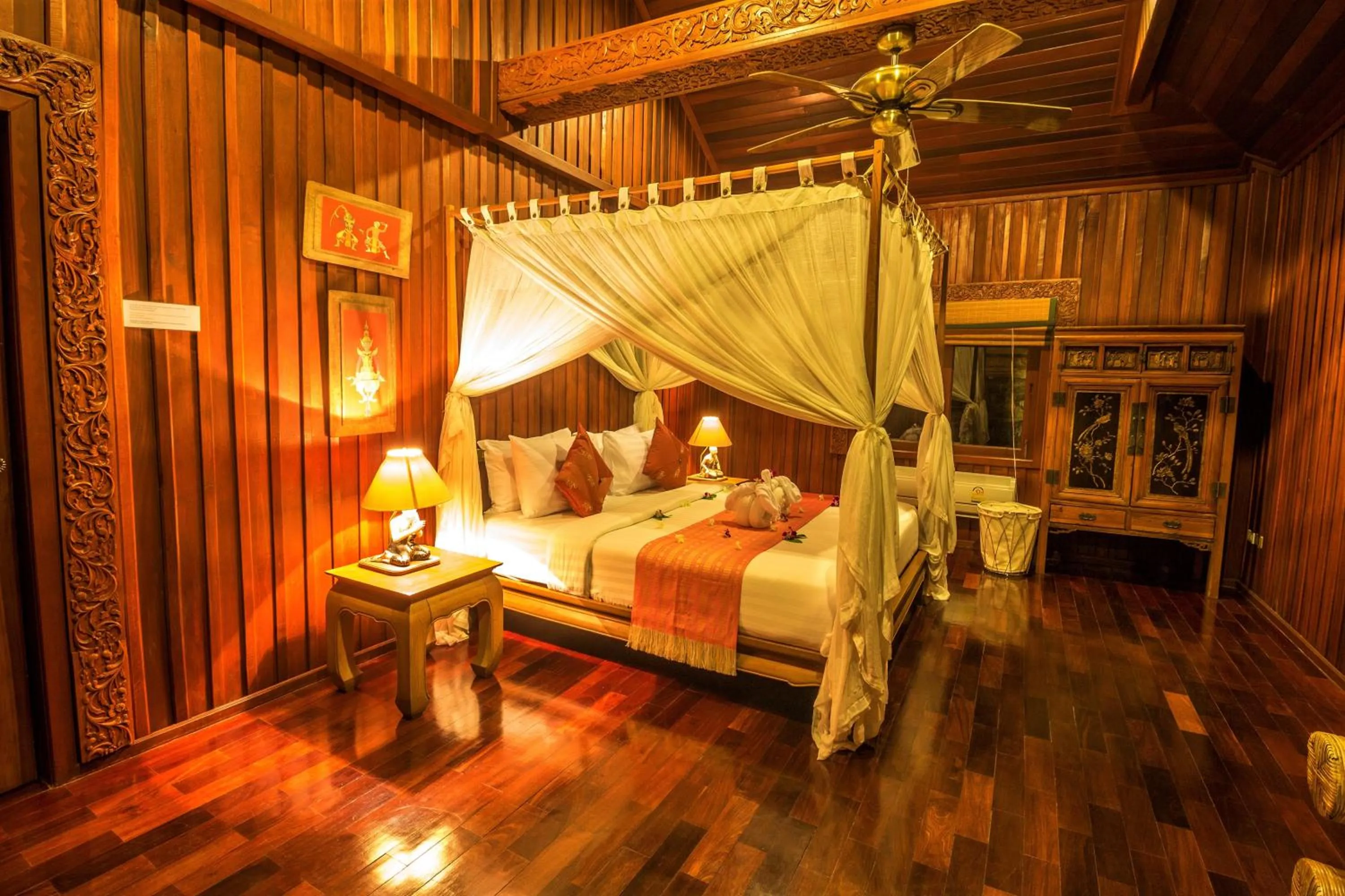 Bed in Erawan Villa Hotel