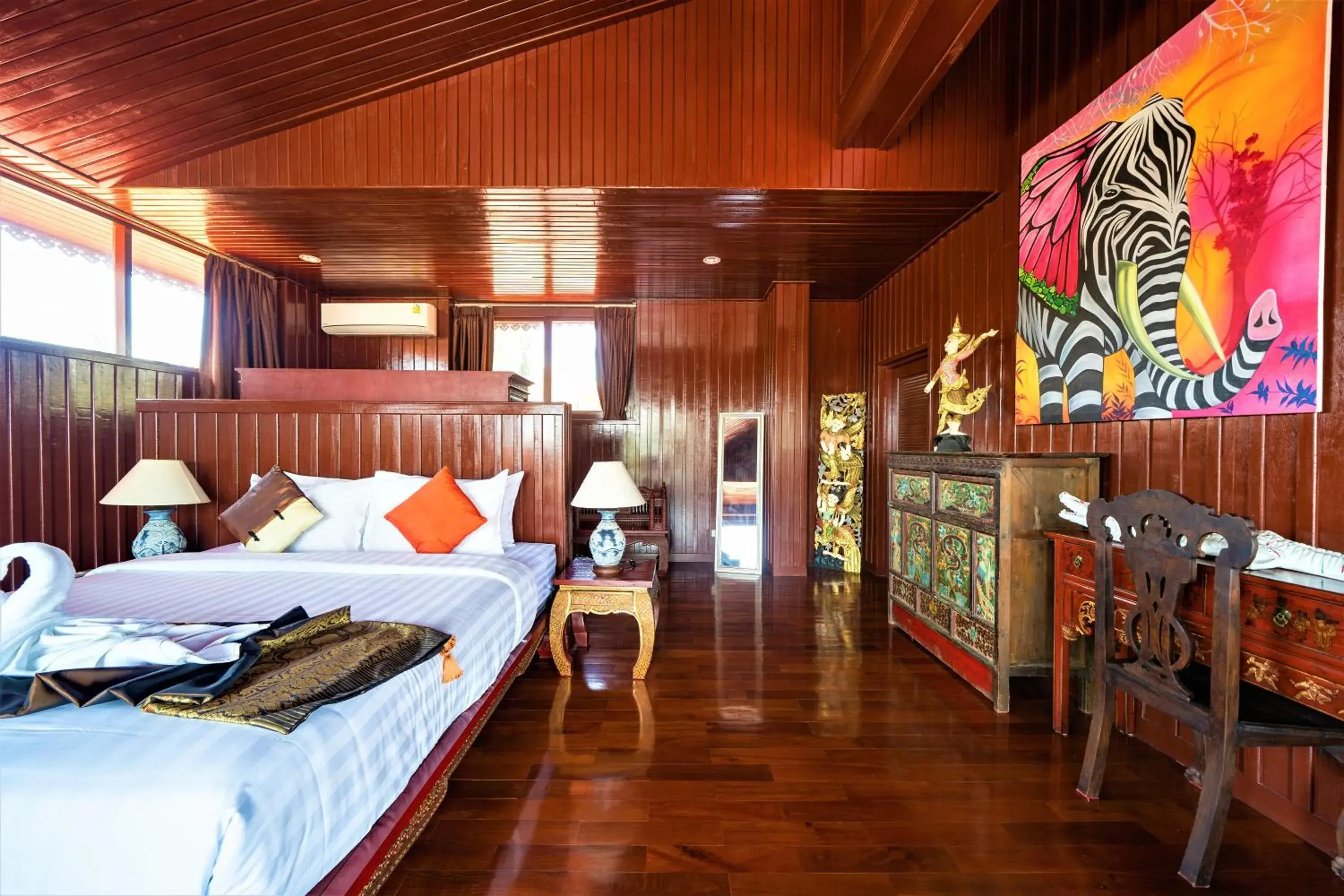 Suite with Spa Bath in Erawan Villa Hotel Suite with Spa Bath in Erawan Villa Hotel