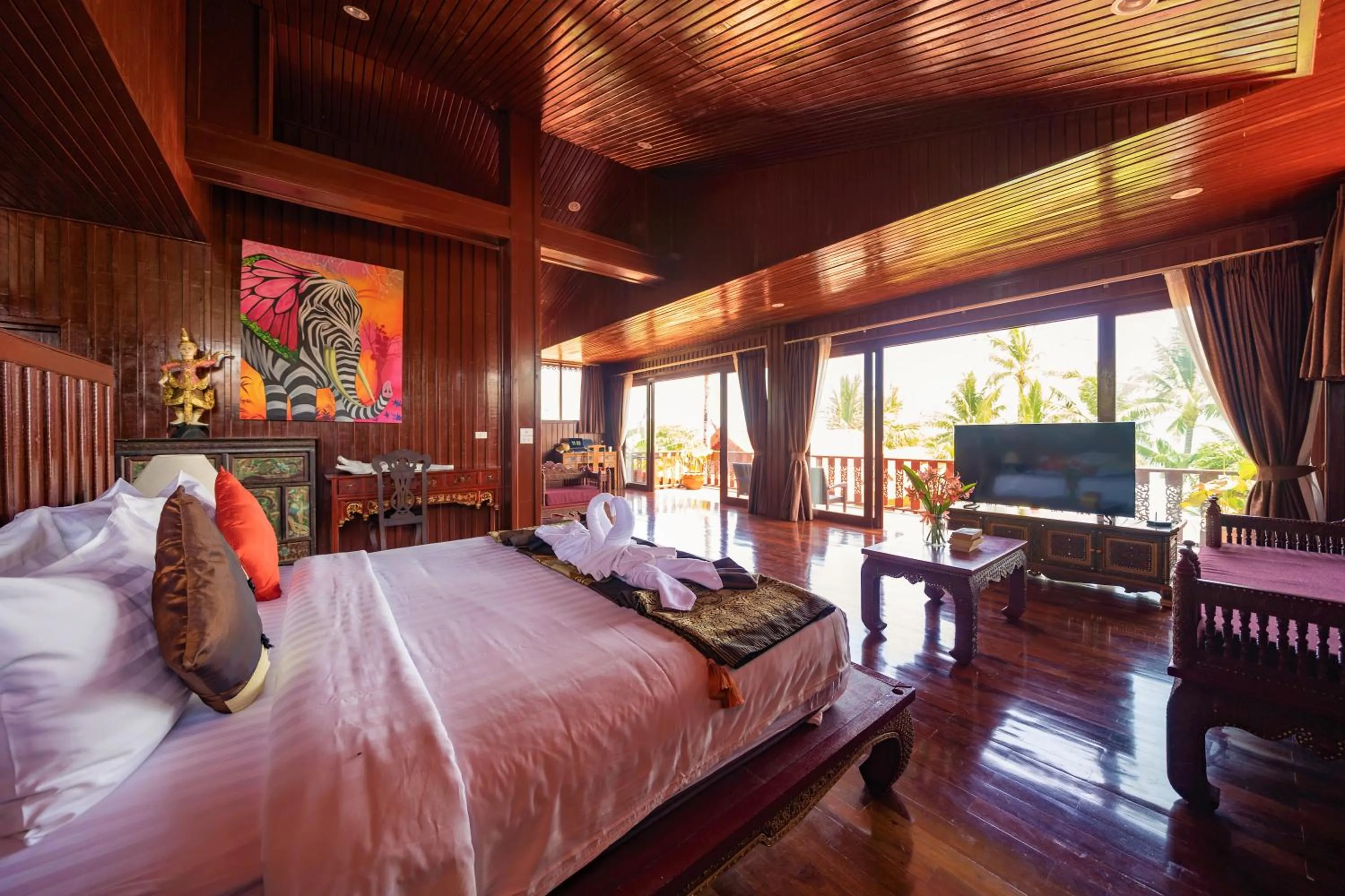 Bed in Erawan Villa Hotel