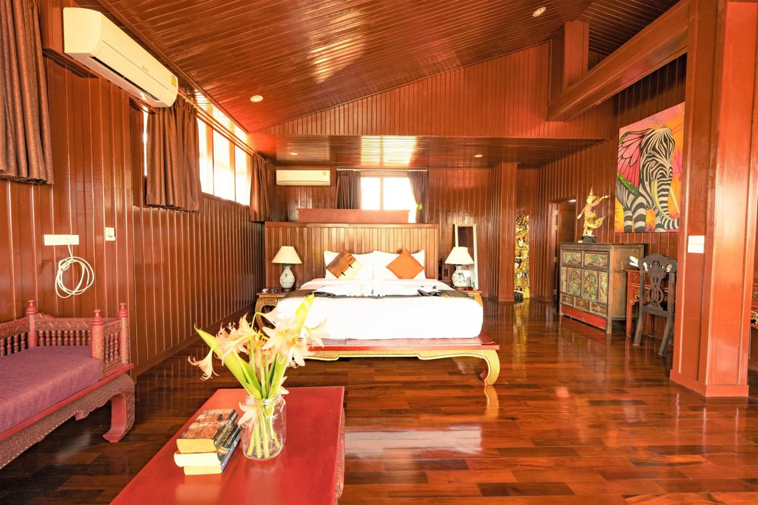 Bed in Erawan Villa Hotel